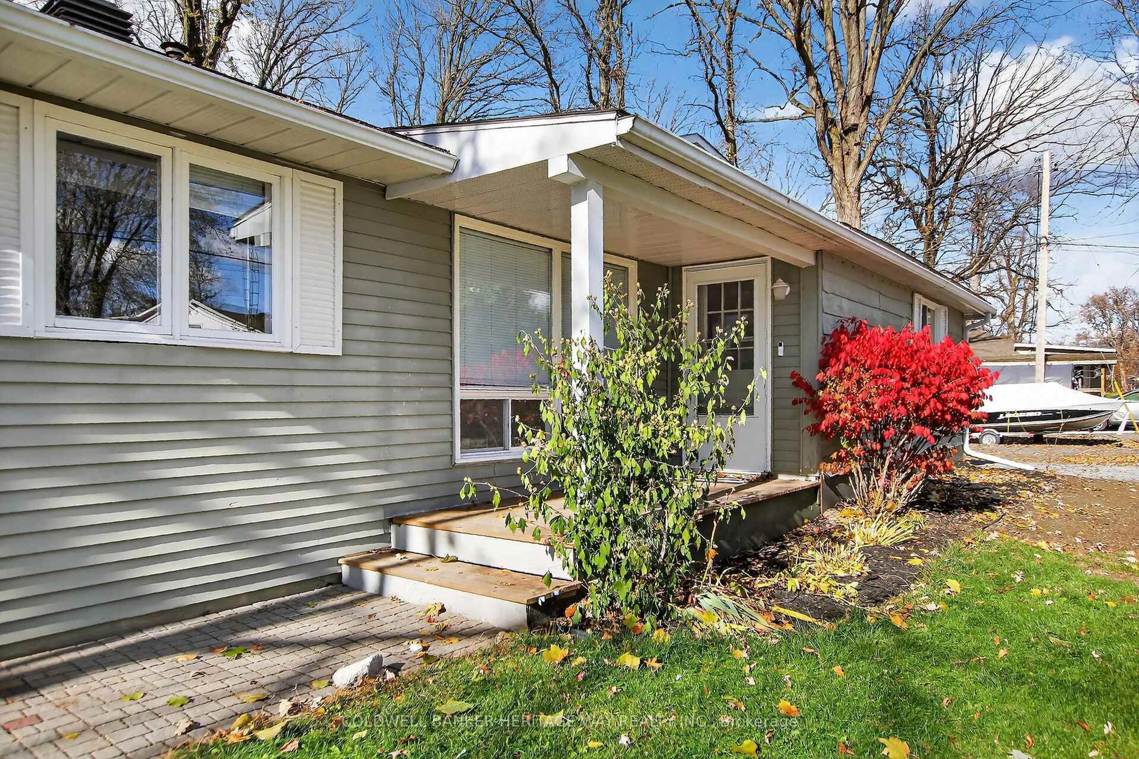 Home with vinyl exterior material, street for 110 Elm Ave, Carleton Place Ontario K7C 0C4