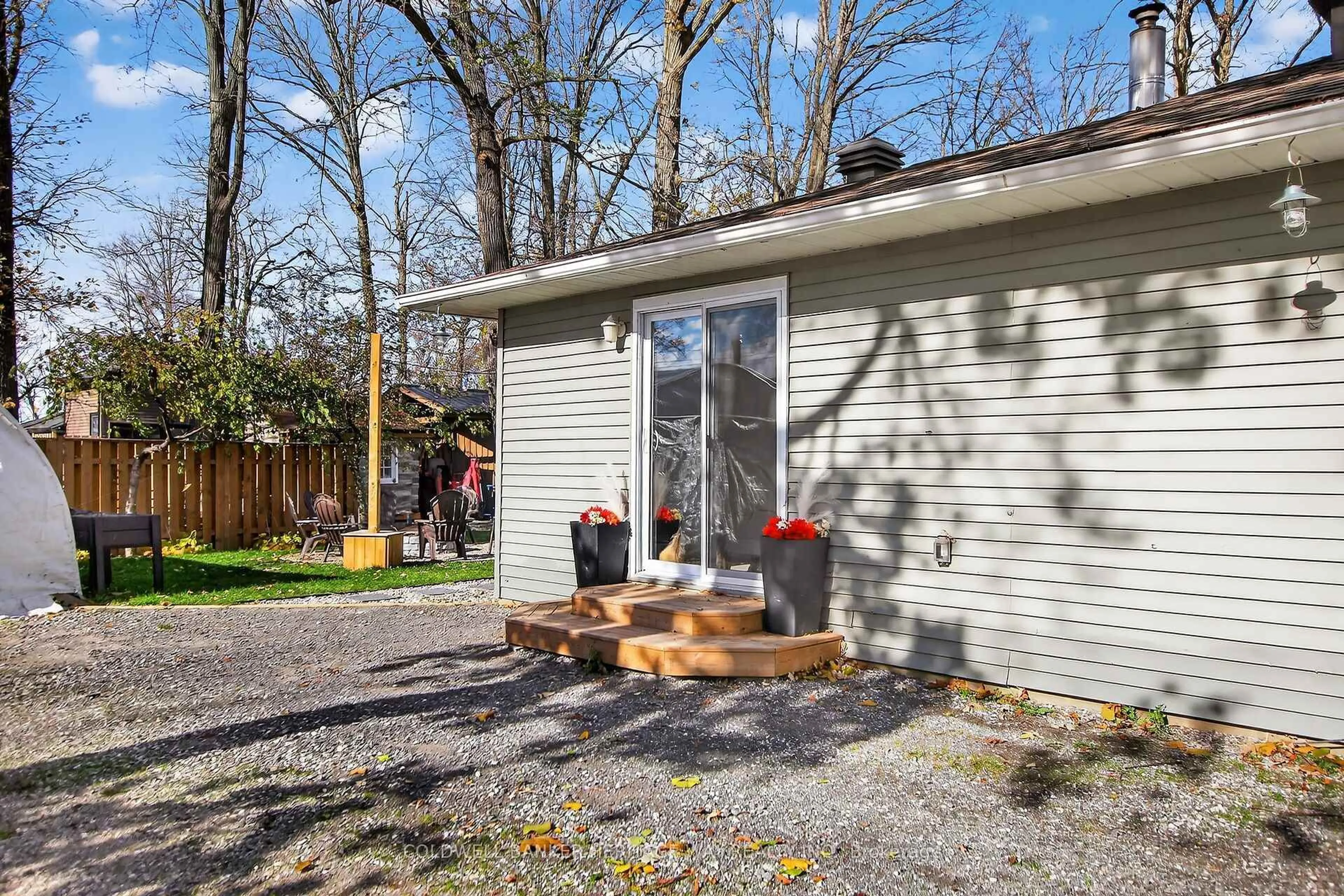 Patio, street for 110 Elm Ave, Carleton Place Ontario K7C 0C4