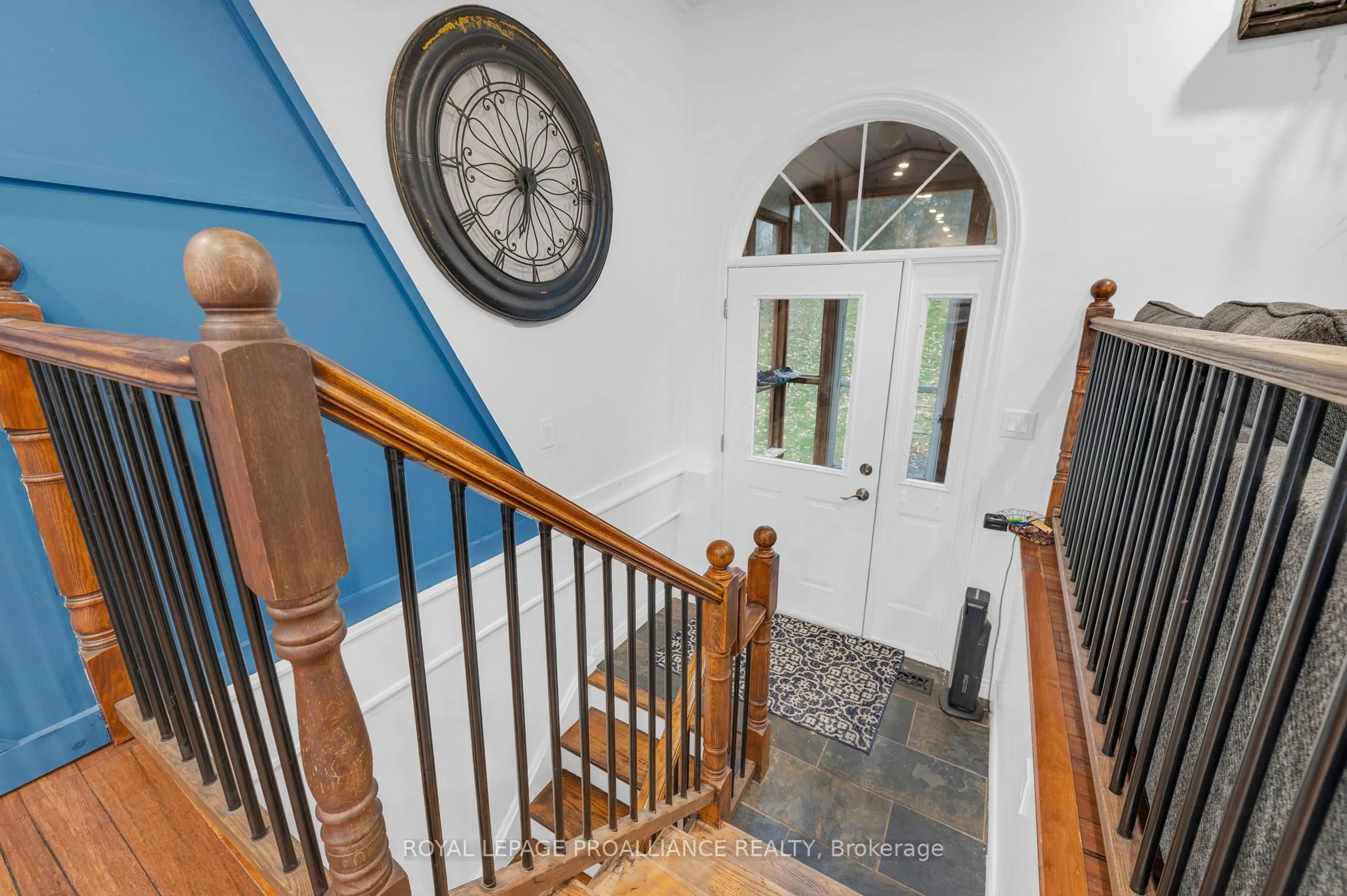 Indoor foyer for 1403A Crookston Rd, Tweed Ontario K0K 3J0