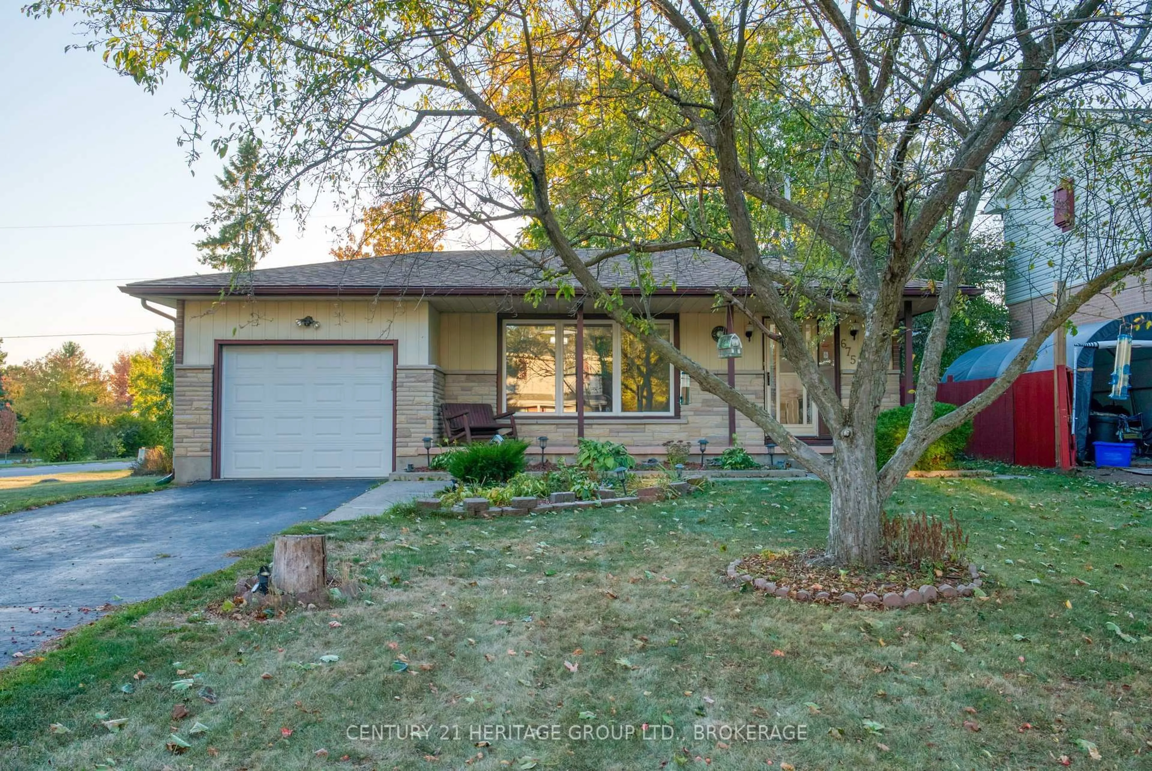 Unknown for 675 Carnaby St, Kingston Ontario K7M 5M8