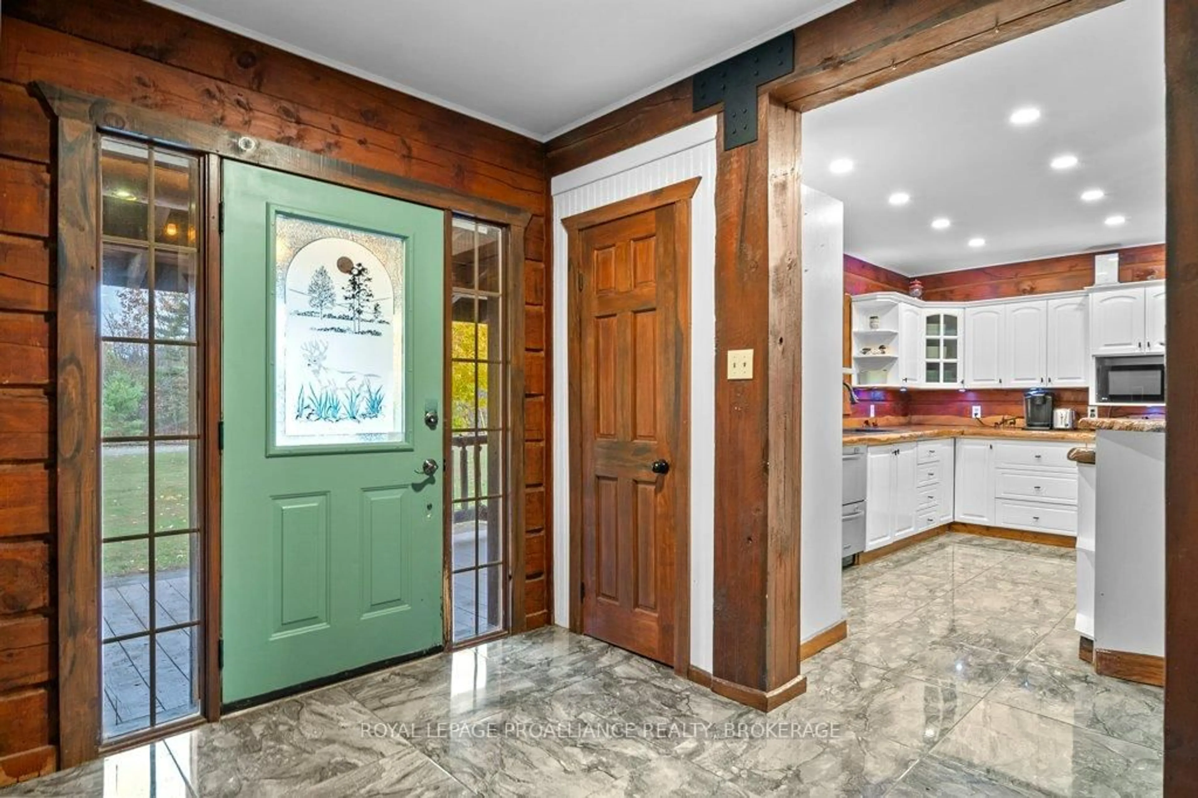 Indoor foyer for 1157 Townline Rd, Sharbot Lake Ontario K0H 2P0