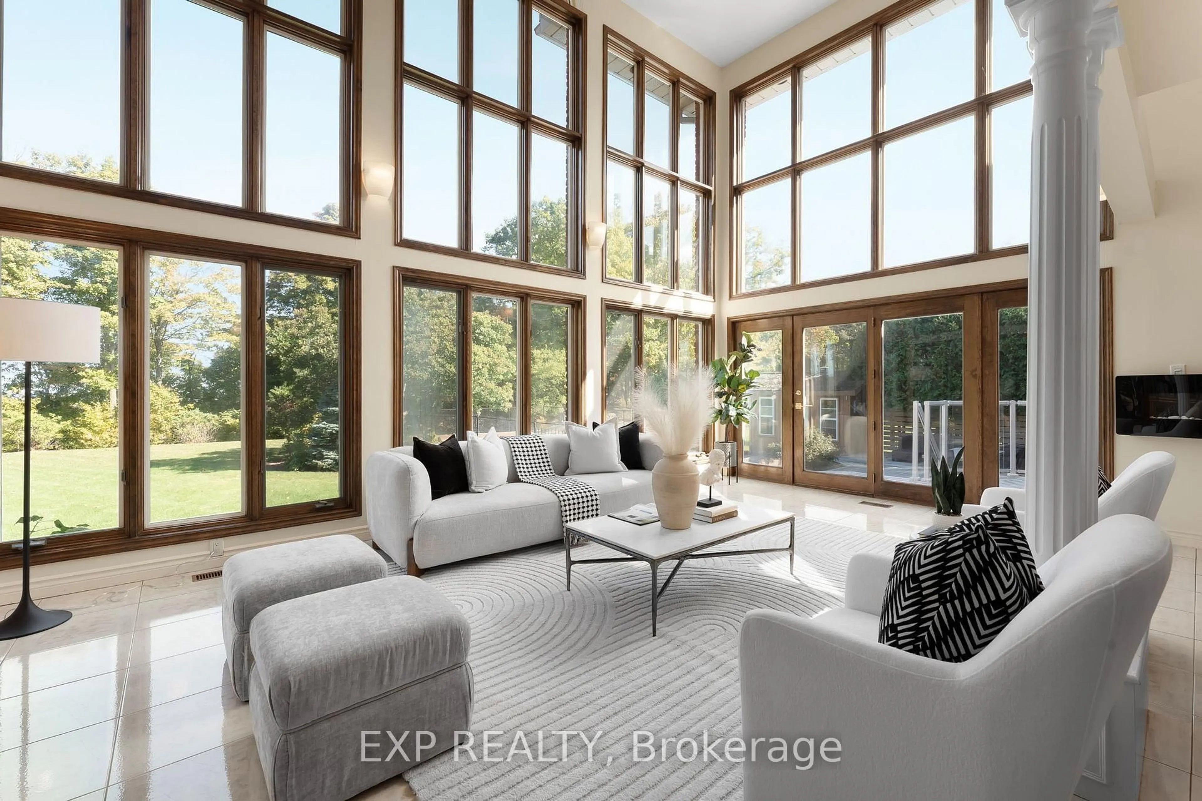 Living room with furniture, unknown for 887 MONTGOMERY Dr, Hamilton Ontario L9G 3H6