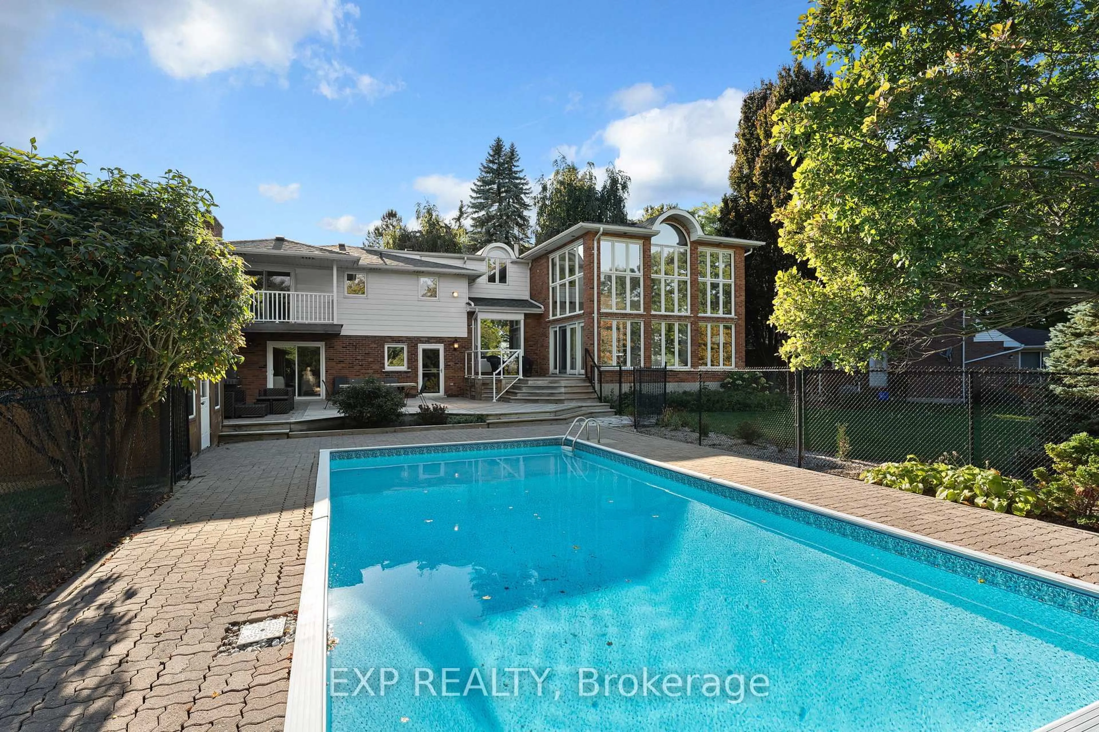 Pool for 887 MONTGOMERY Dr, Hamilton Ontario L9G 3H6