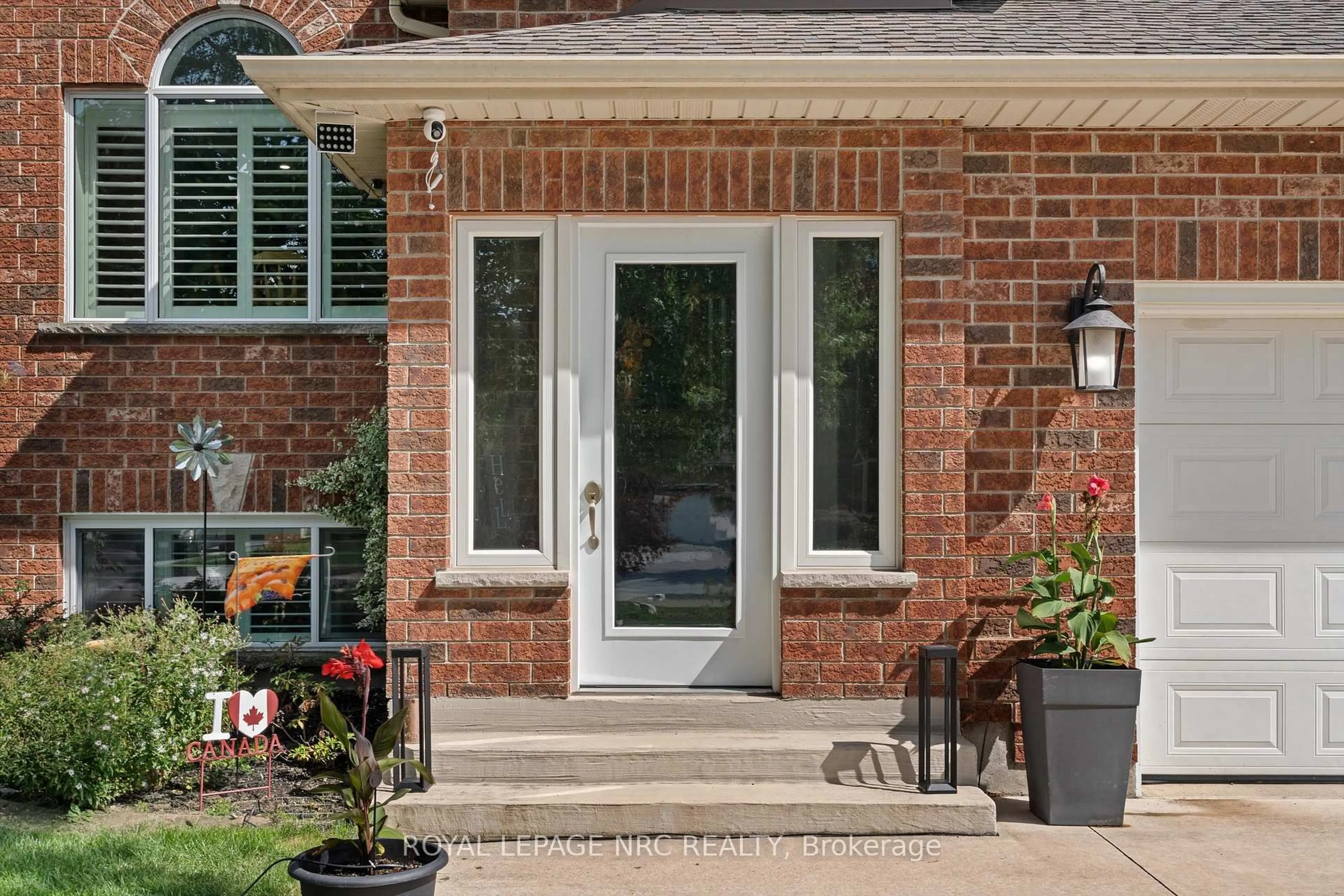 Home with brick exterior material, street for 52 Thorold Ave, Thorold Ontario L0S 1K0