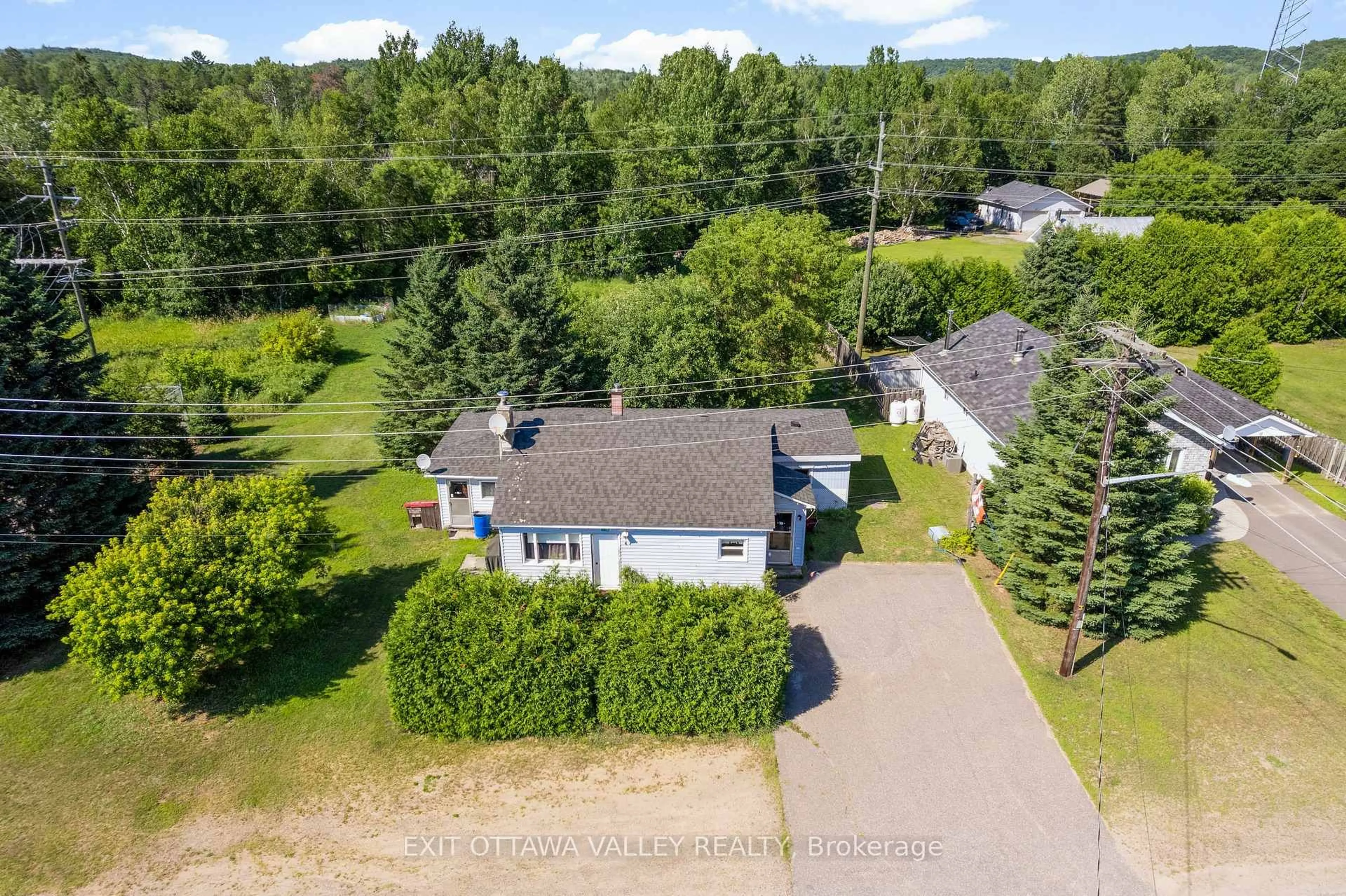 A pic from outside/outdoor area/front of a property/back of a property/a pic from drone, street for 15 Philip St, Barry's Bay Ontario K0J 1B0