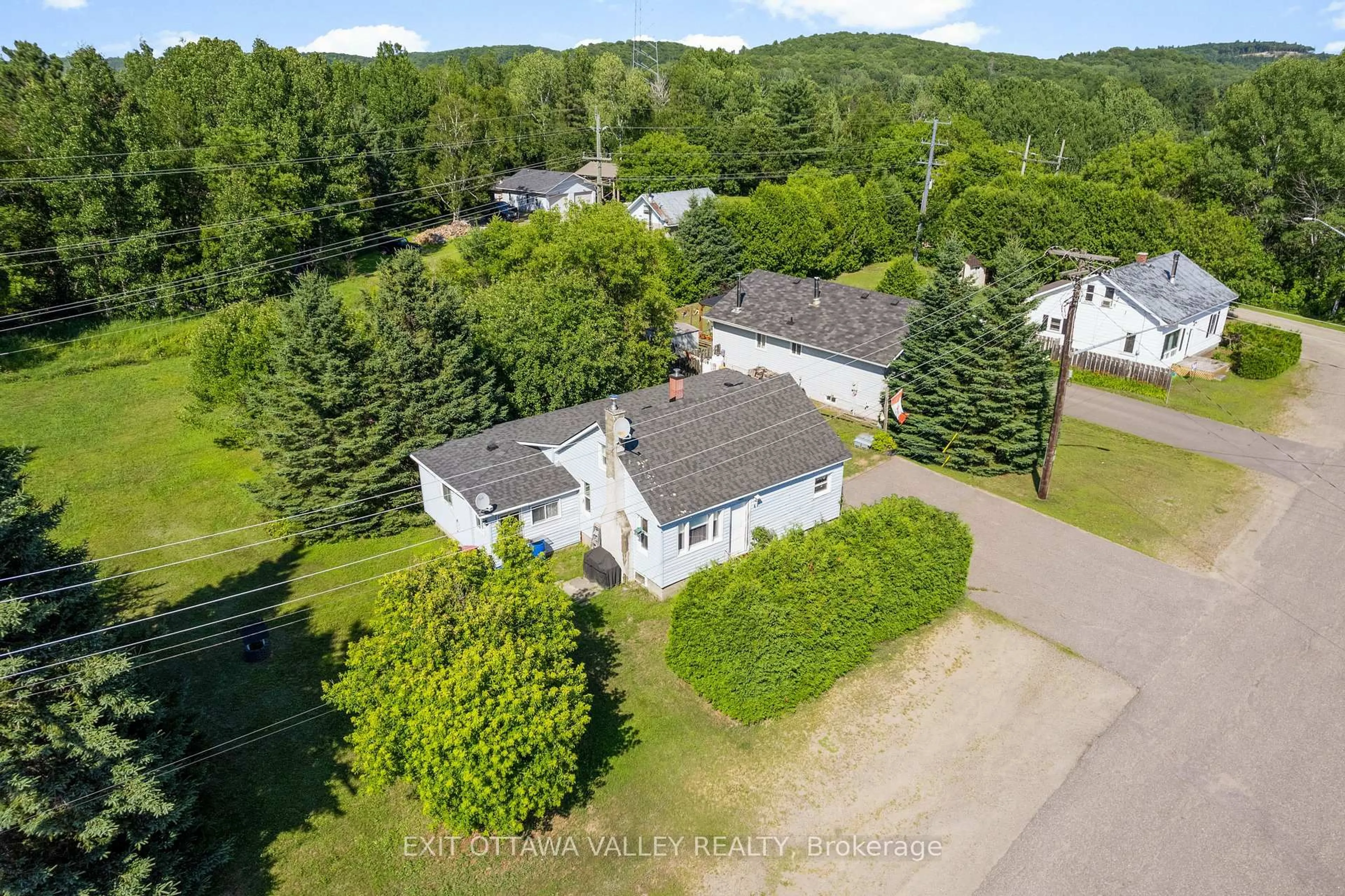 A pic from outside/outdoor area/front of a property/back of a property/a pic from drone, unknown for 15 Philip St, Barry's Bay Ontario K0J 1B0