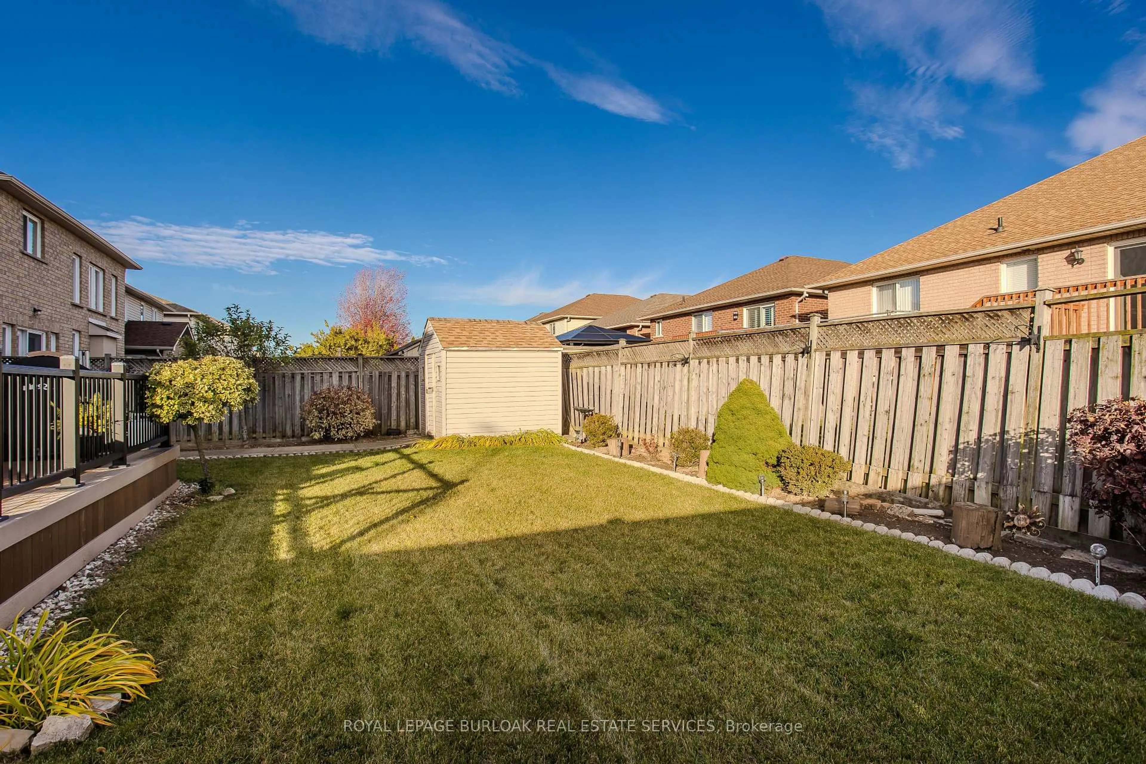 A pic from outside/outdoor area/front of a property/back of a property/a pic from drone, street for 1012 Greenhill Ave, Hamilton Ontario L8G 5G9