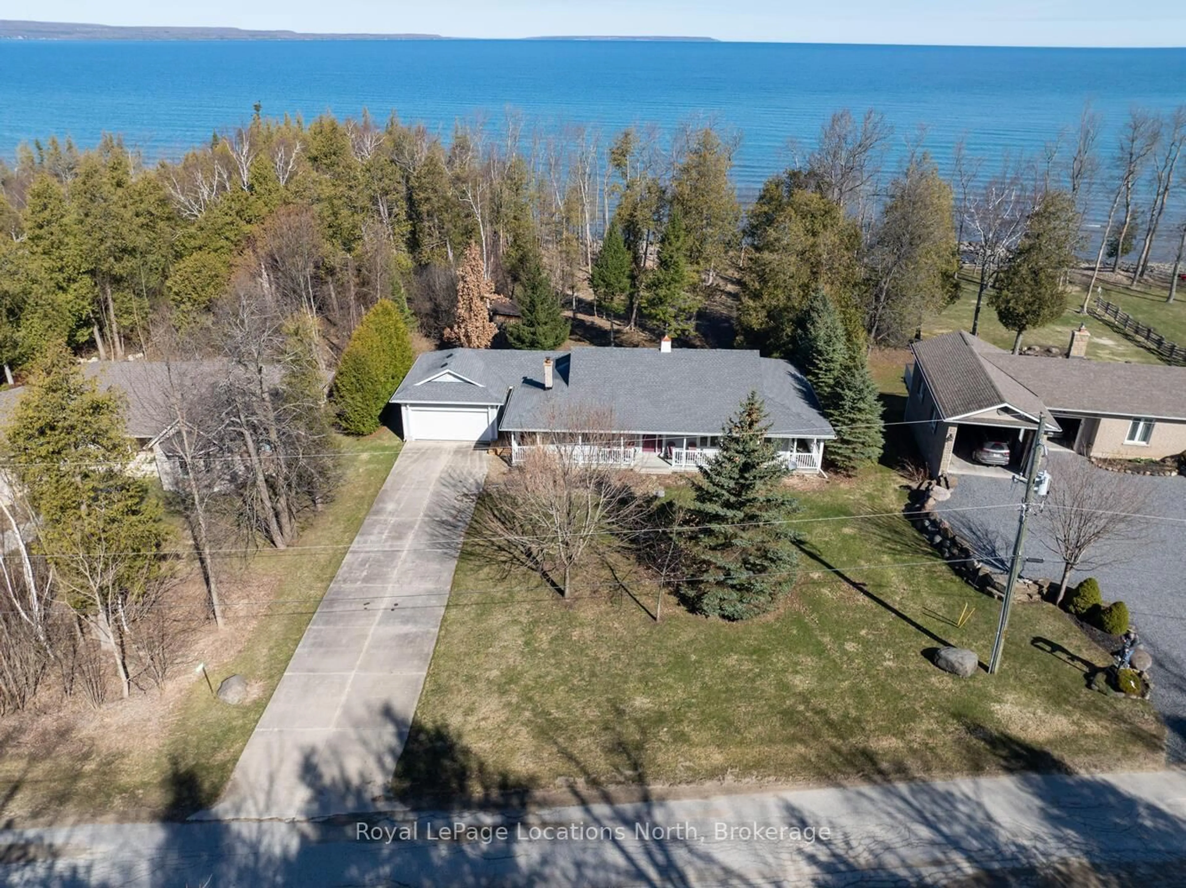 A pic from outside/outdoor area/front of a property/back of a property/a pic from drone, water/lake/river/ocean view for 168 Queen's Bush Dr, Meaford Ontario N0H 1B0