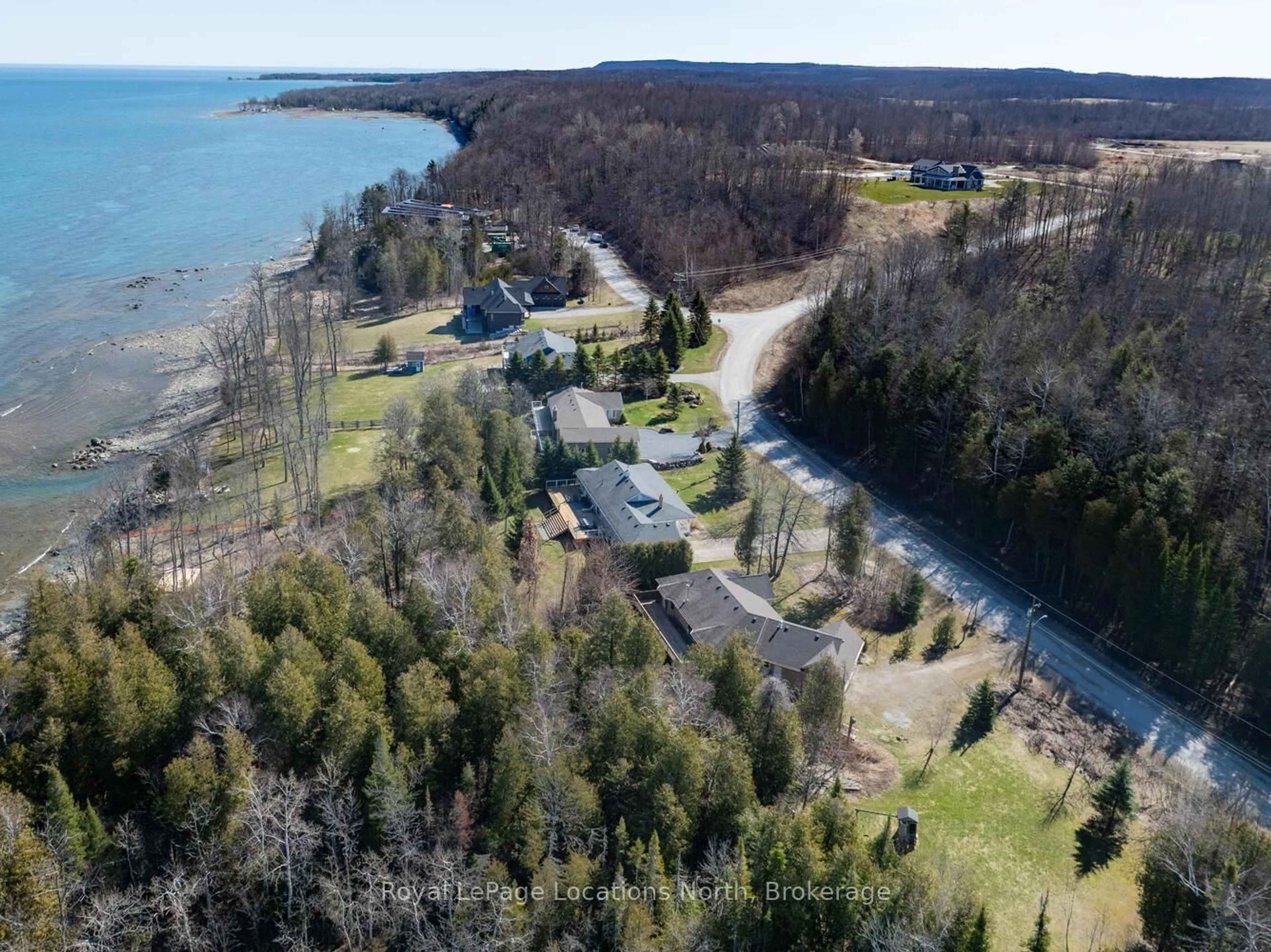 A pic from outside/outdoor area/front of a property/back of a property/a pic from drone, water/lake/river/ocean view for 168 Queen's Bush Dr, Meaford Ontario N0H 1B0