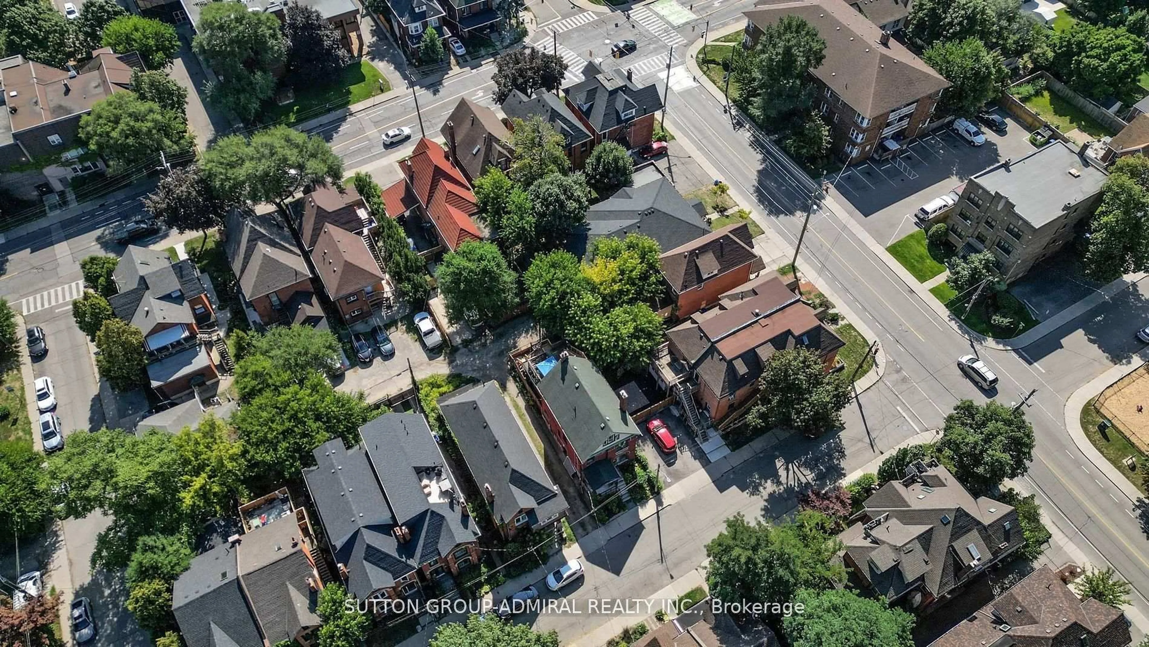 A pic from outside/outdoor area/front of a property/back of a property/a pic from drone, street for 164 Wentworth St, Hamilton Ontario L8N 2Z2
