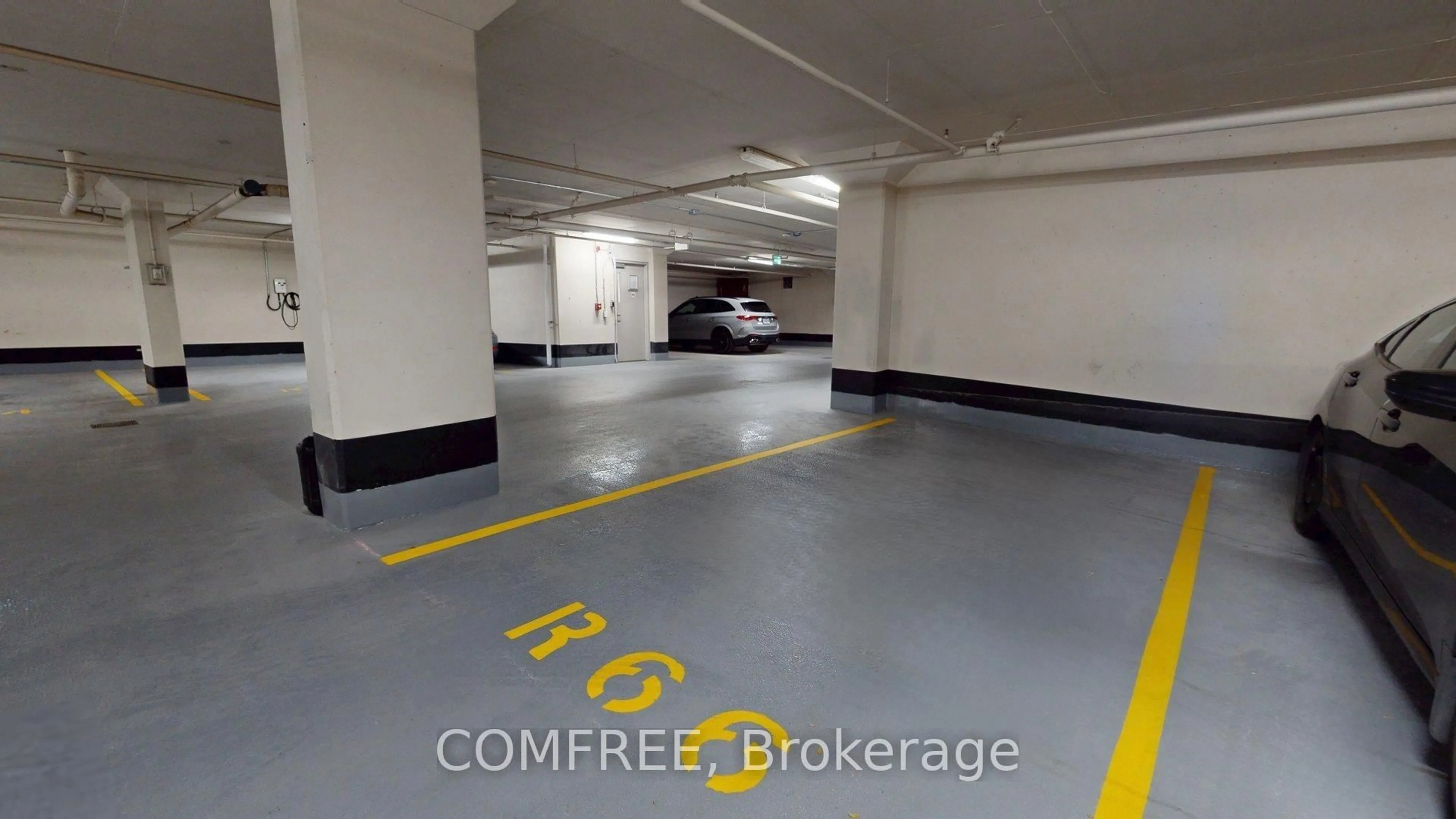 Indoor garage for 224 Lyon St #402, Ottawa Ontario K1R 0C1