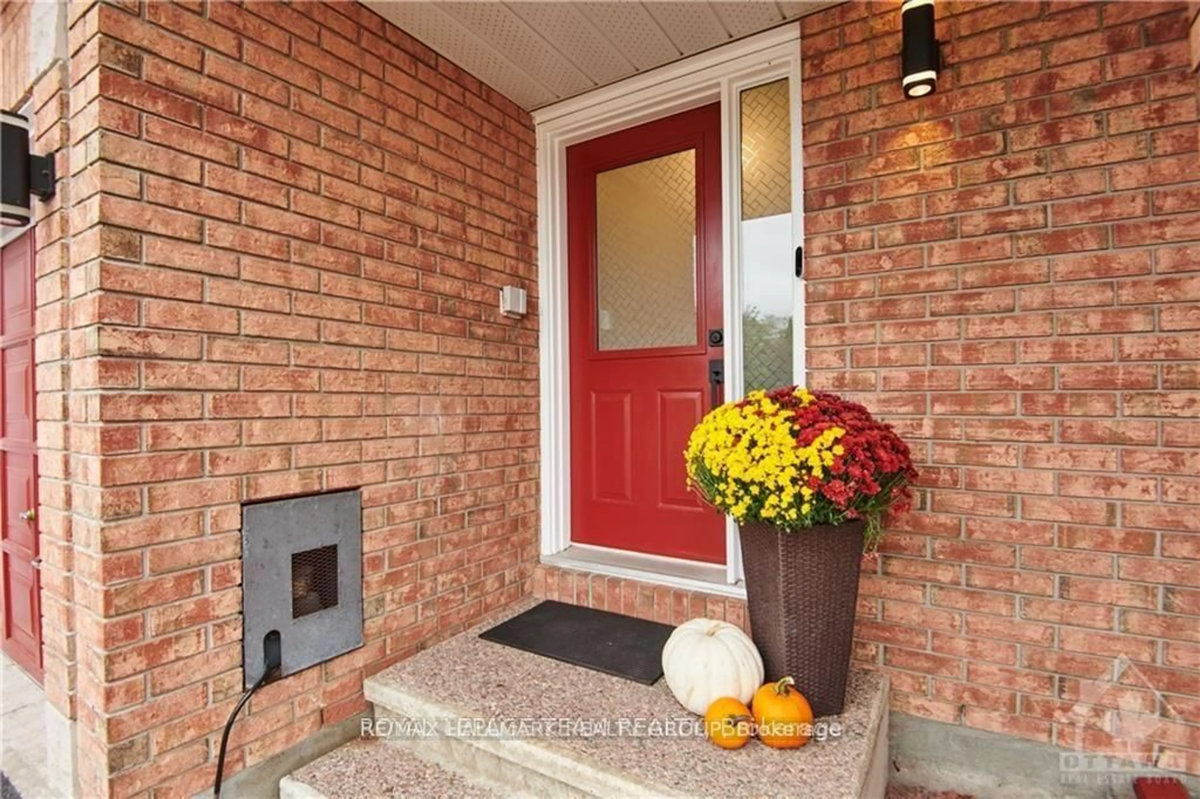 Indoor entryway for 133 WOODPARK Way, Ottawa Ontario K2J 4C7