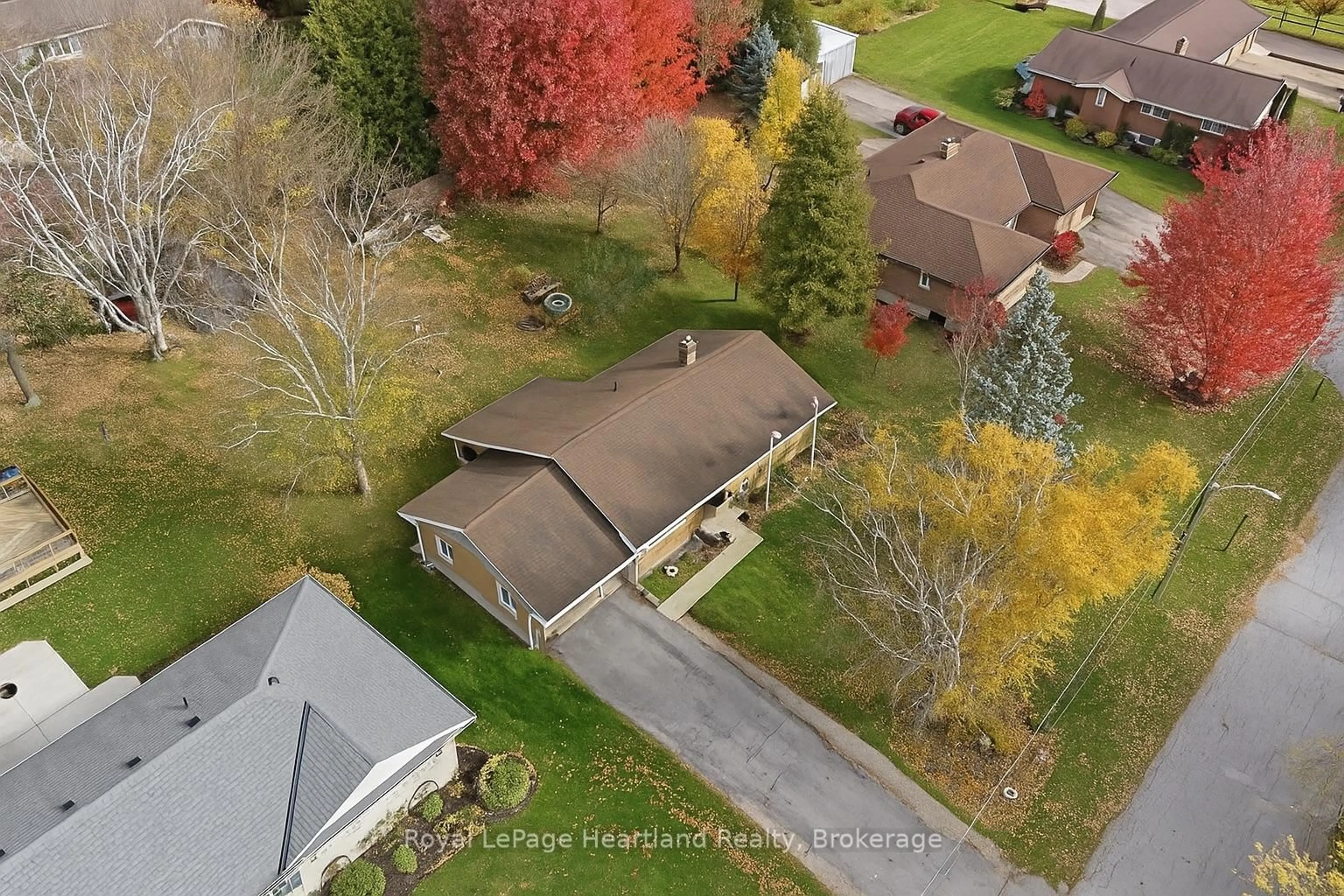 A pic from outside/outdoor area/front of a property/back of a property/a pic from drone, street for 292 Wellington St, North Huron Ontario N0M 1H0