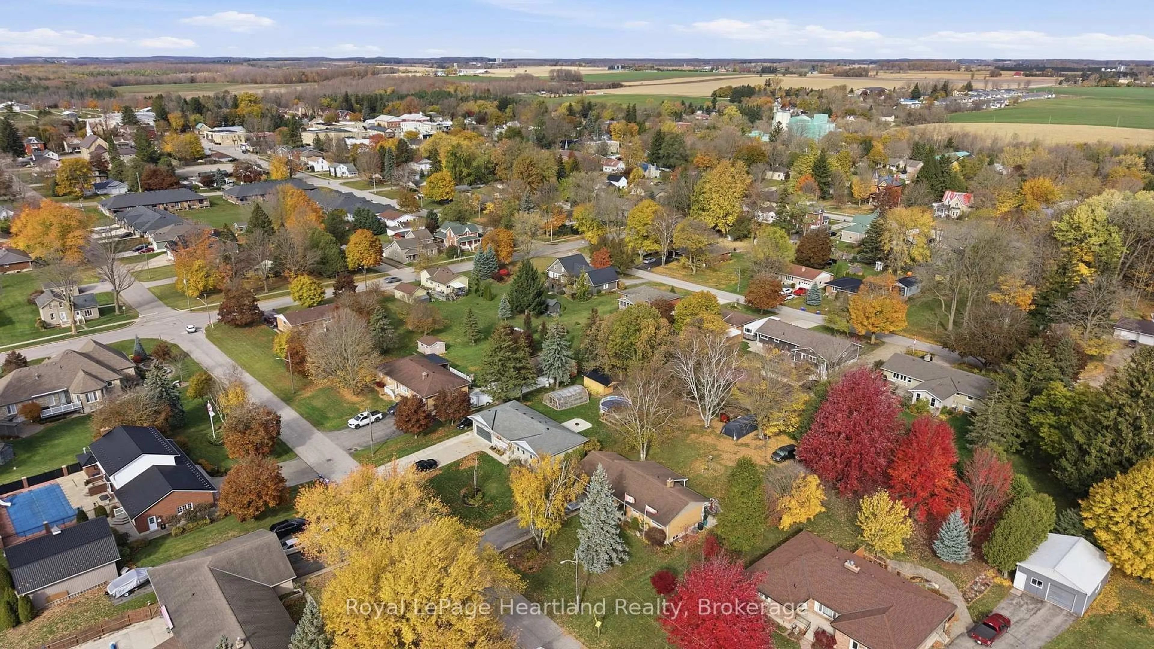 A pic from outside/outdoor area/front of a property/back of a property/a pic from drone, street for 292 Wellington St, North Huron Ontario N0M 1H0