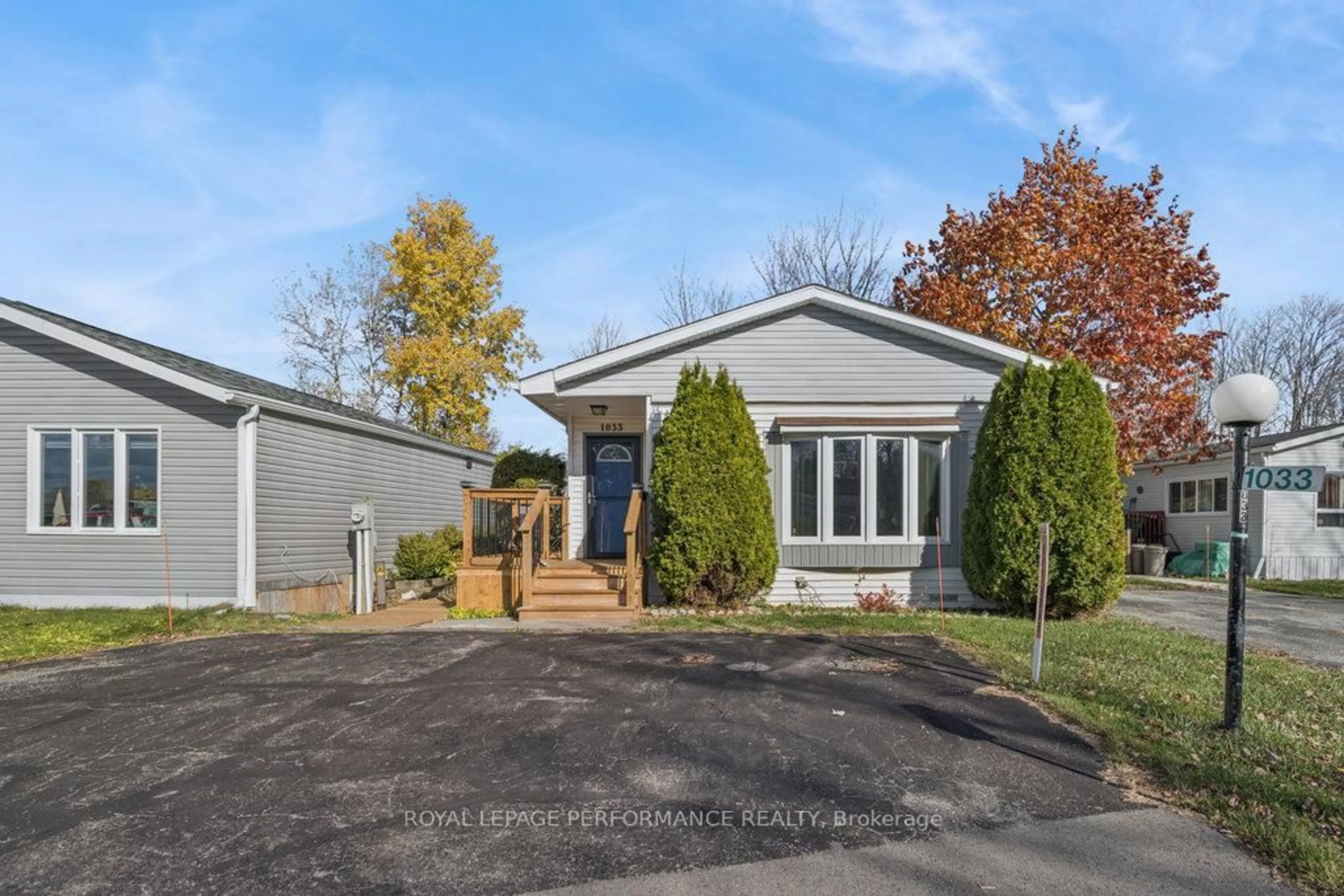 Home with vinyl exterior material, street for 1033 Vista Barrett Private, Greely Ontario K4P 1C8