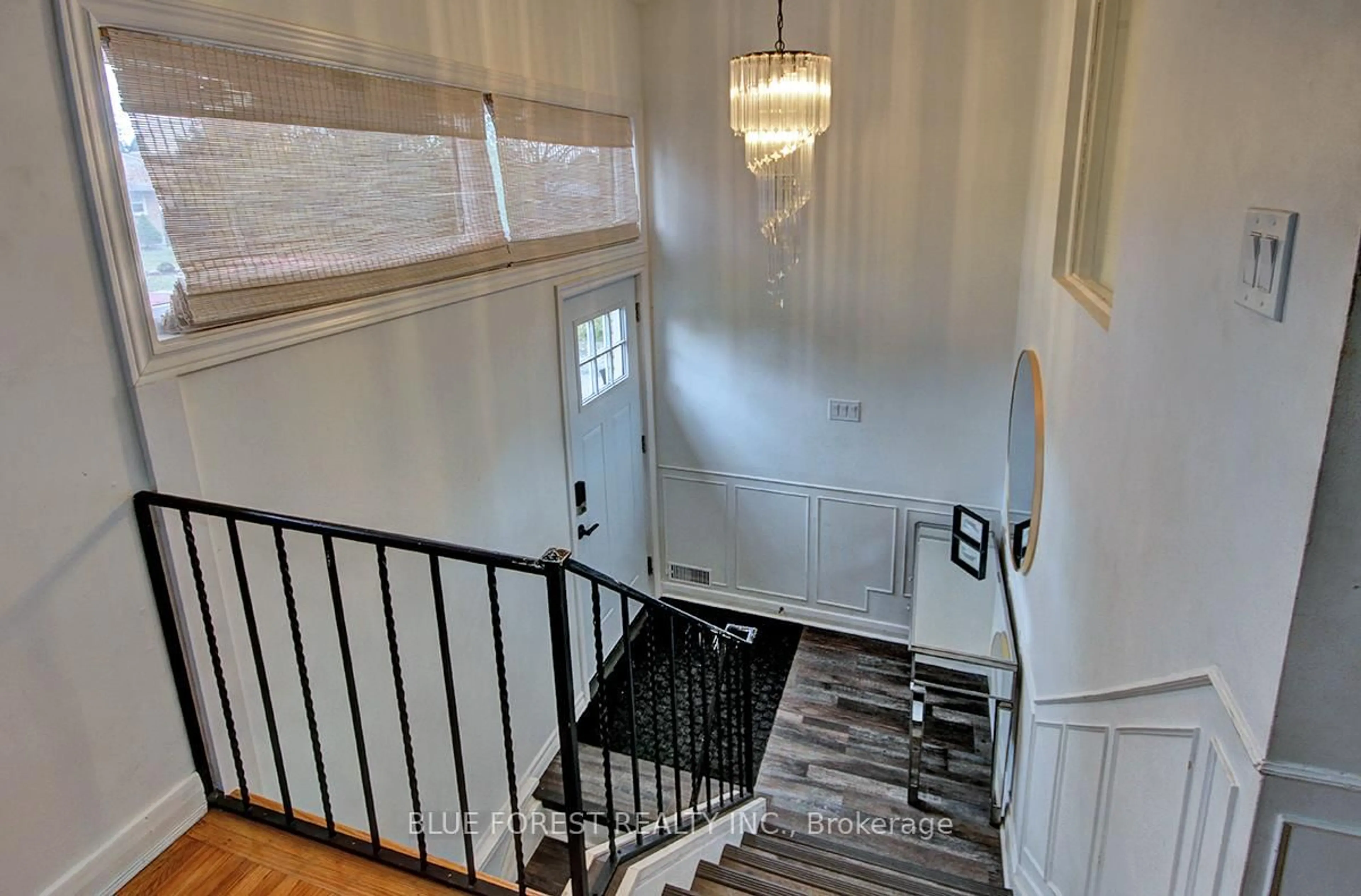 Indoor foyer for 254 Burlington St, London South Ontario N5Z 3W5