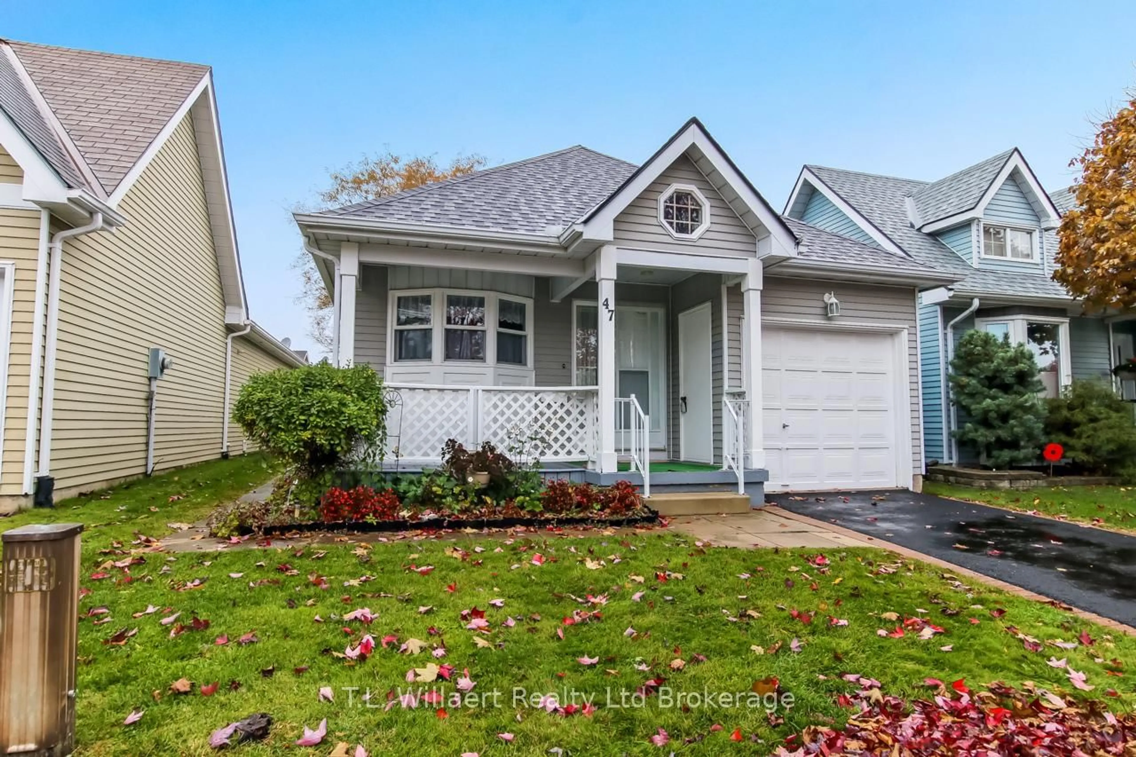 Home with vinyl exterior material, street for 47 Seres Dr, Tillsonburg Ontario N4G 5E9