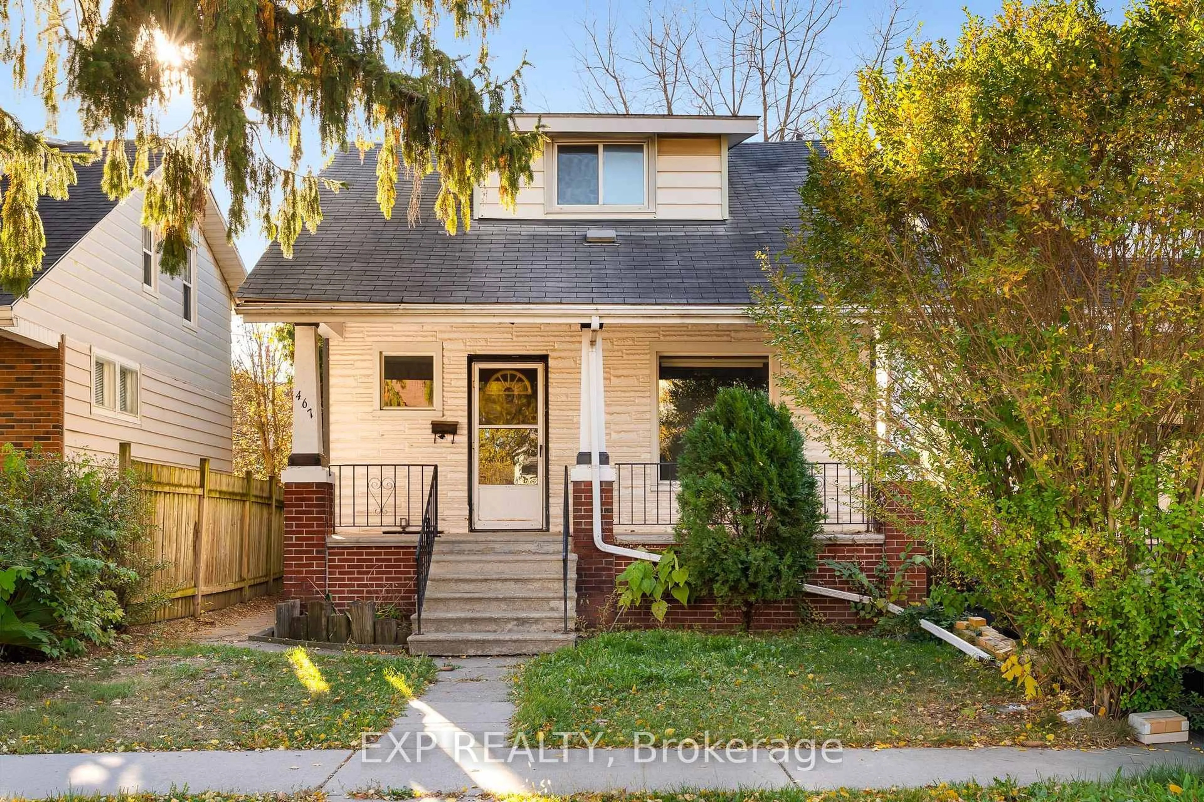 Home with brick exterior material, street for 467 Grove Ave, Windsor Ontario N9A 6G3