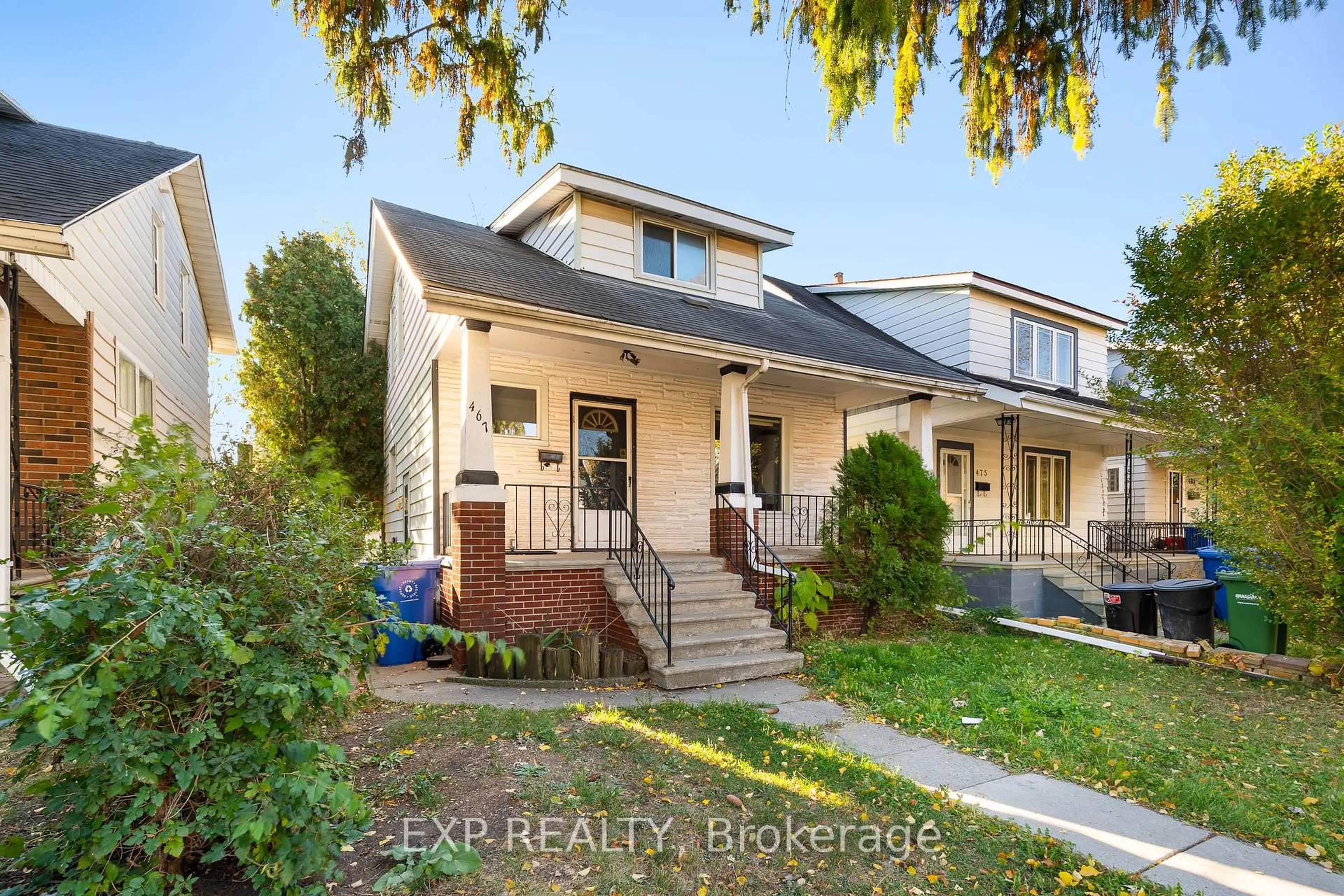 Home with brick exterior material, street for 467 Grove Ave, Windsor Ontario N9A 6G3