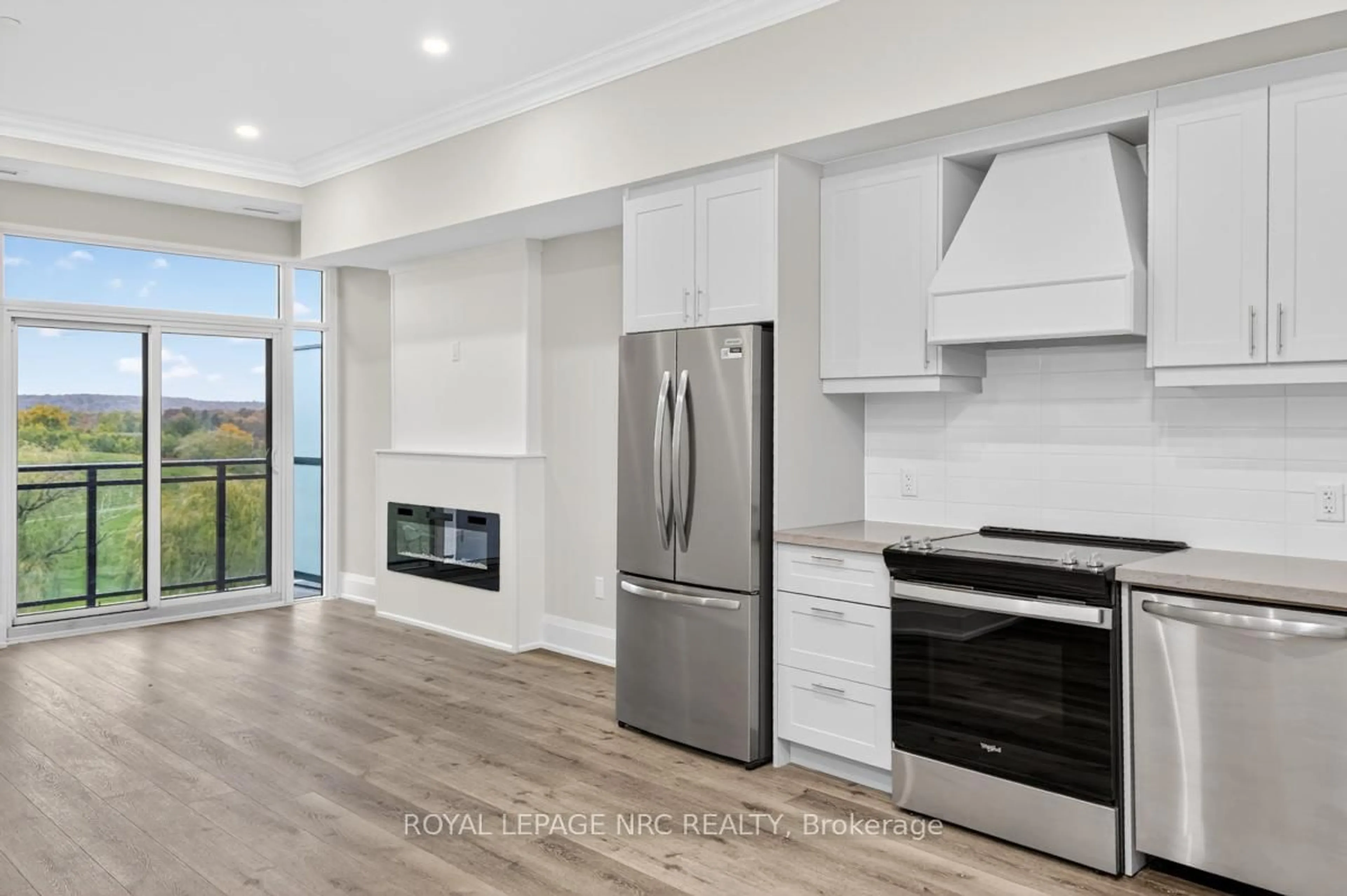 Open concept kitchen, unknown for 50 HERRICK Ave #UP32, St. Catharines Ontario L2P 2T9