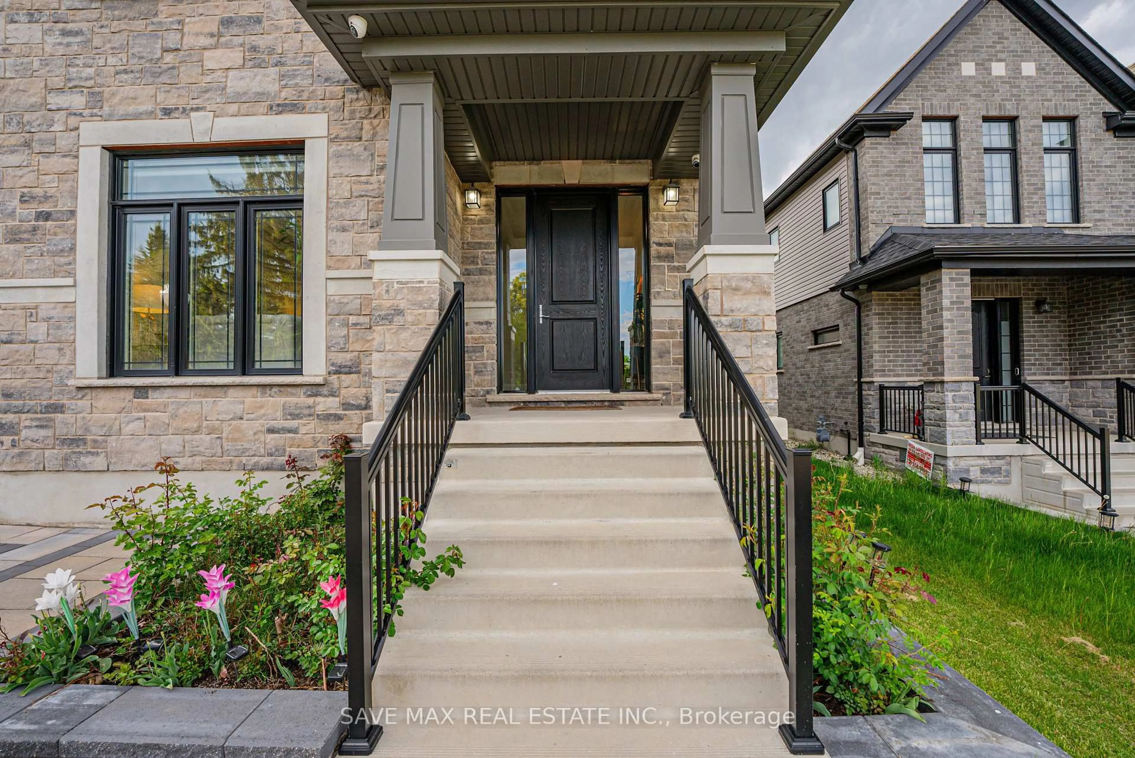 Indoor entryway for 26 Falconridge Dr, Kitchener Ontario N2K 0G1