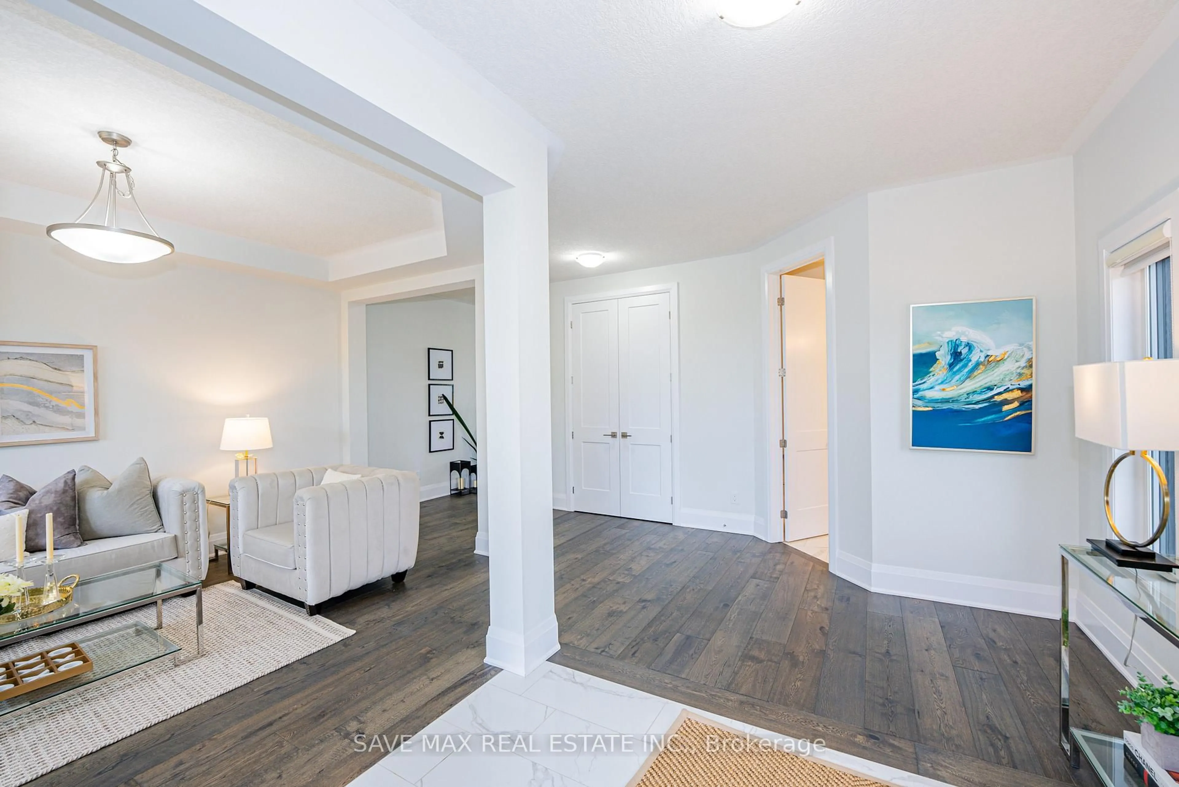 Indoor entryway for 26 Falconridge Dr, Kitchener Ontario N2K 0G1