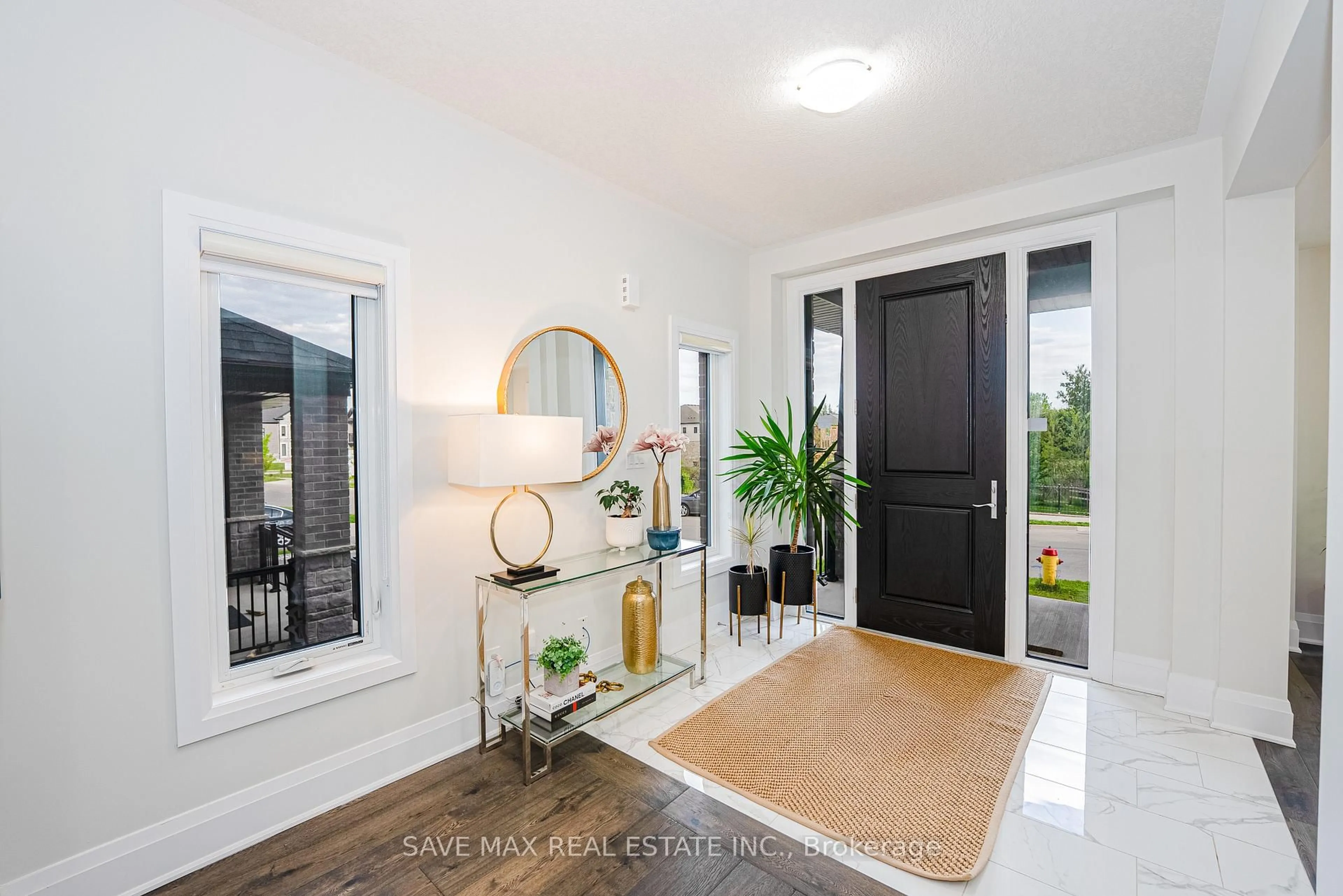 Indoor entryway for 26 Falconridge Dr, Kitchener Ontario N2K 0G1