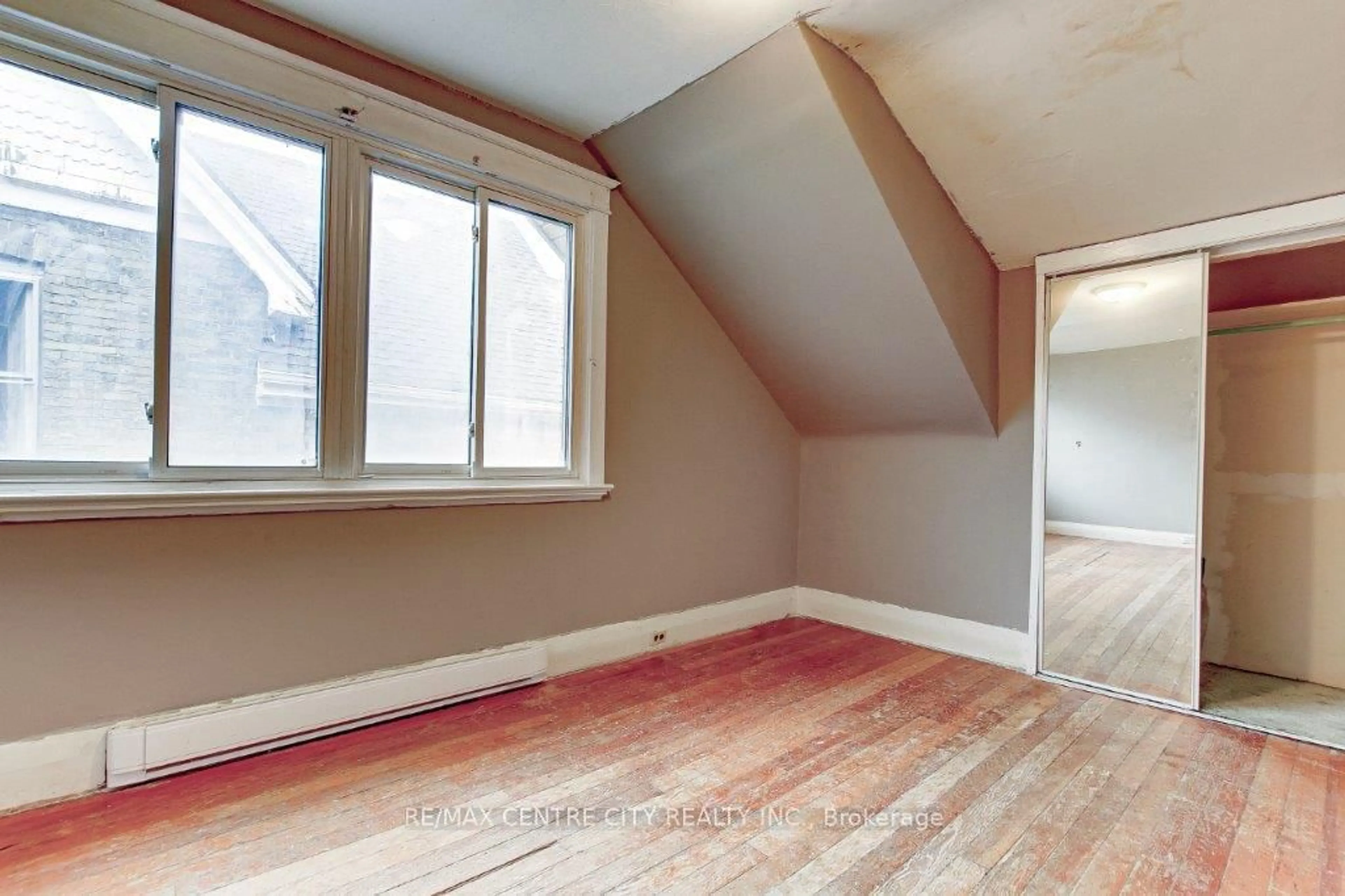 A pic of a room for 781 Dufferin Ave, London East Ontario N5W 3J9