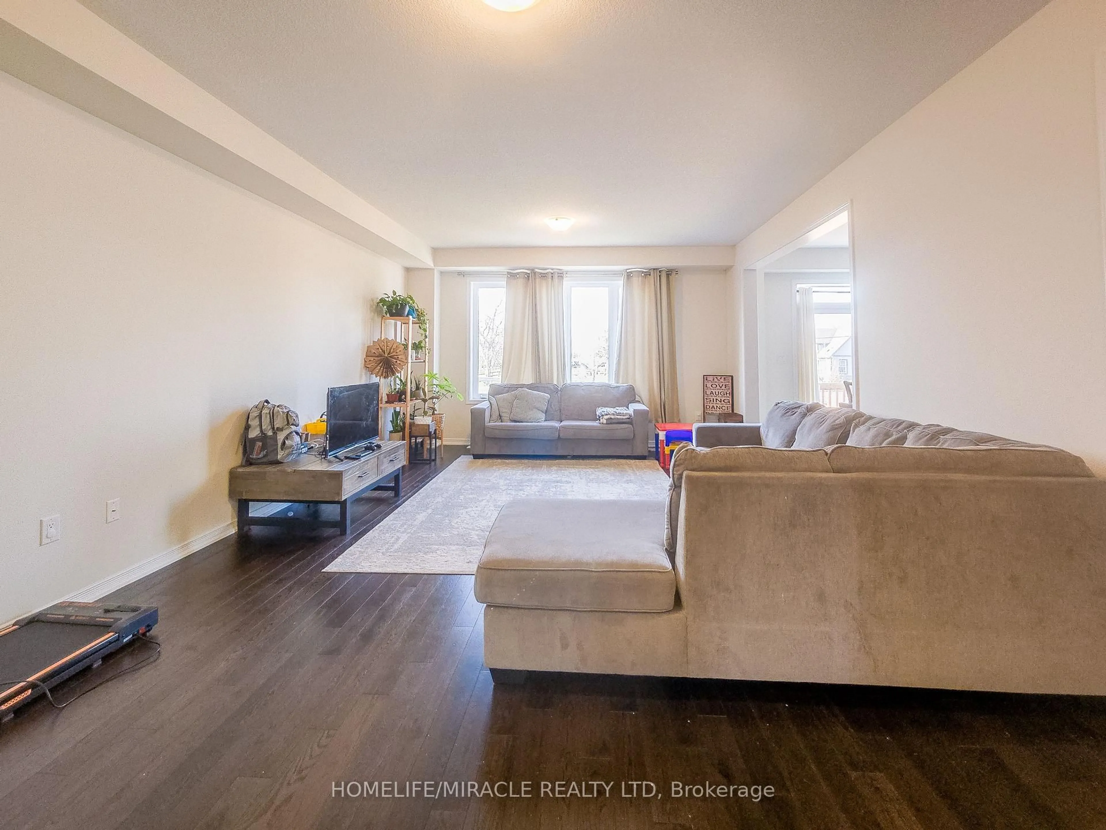 Living room with furniture, unknown for 48 Esther Cres, Thorold Ontario L3B 0G2