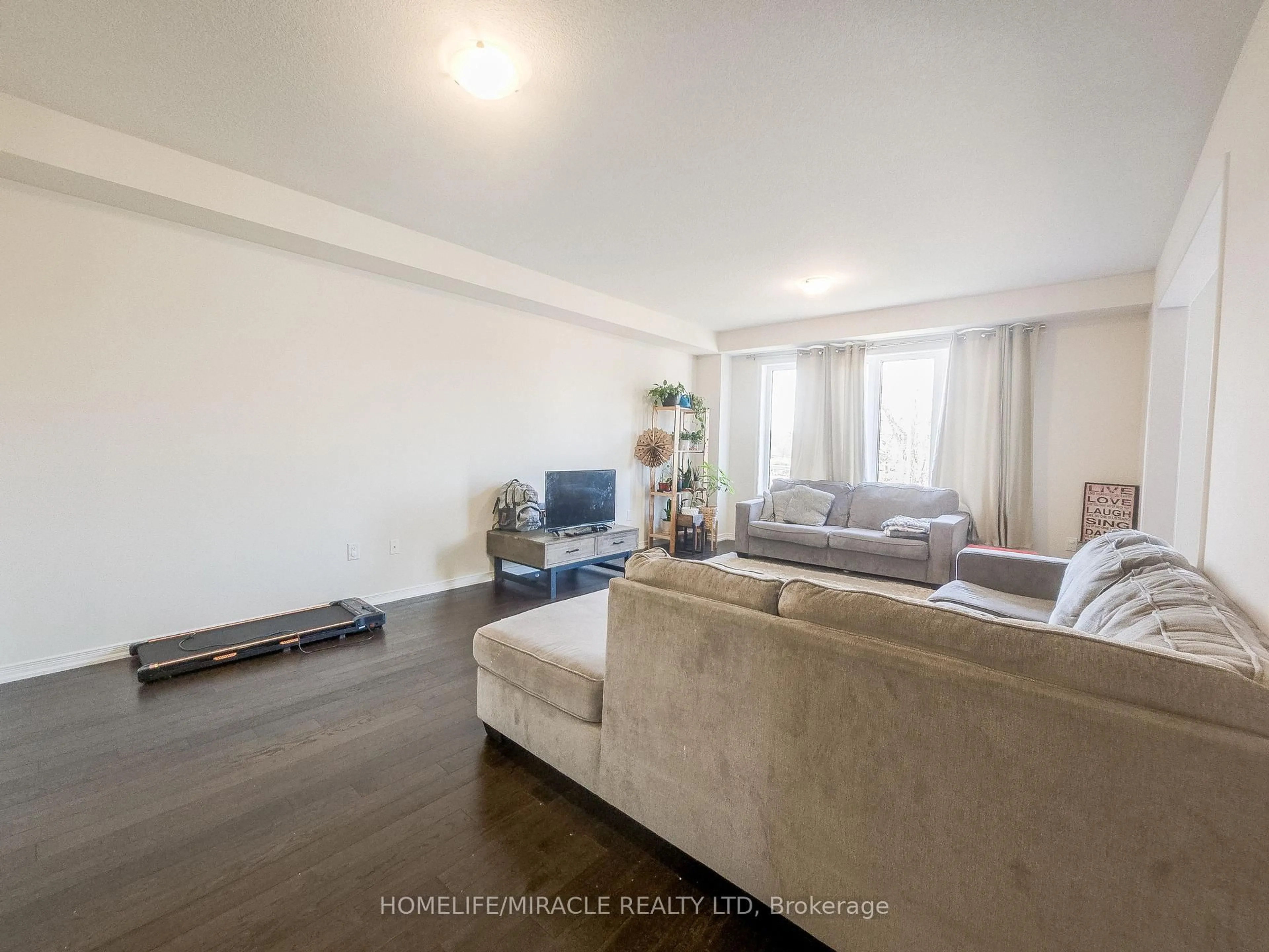 Living room with furniture, unknown for 48 Esther Cres, Thorold Ontario L3B 0G2