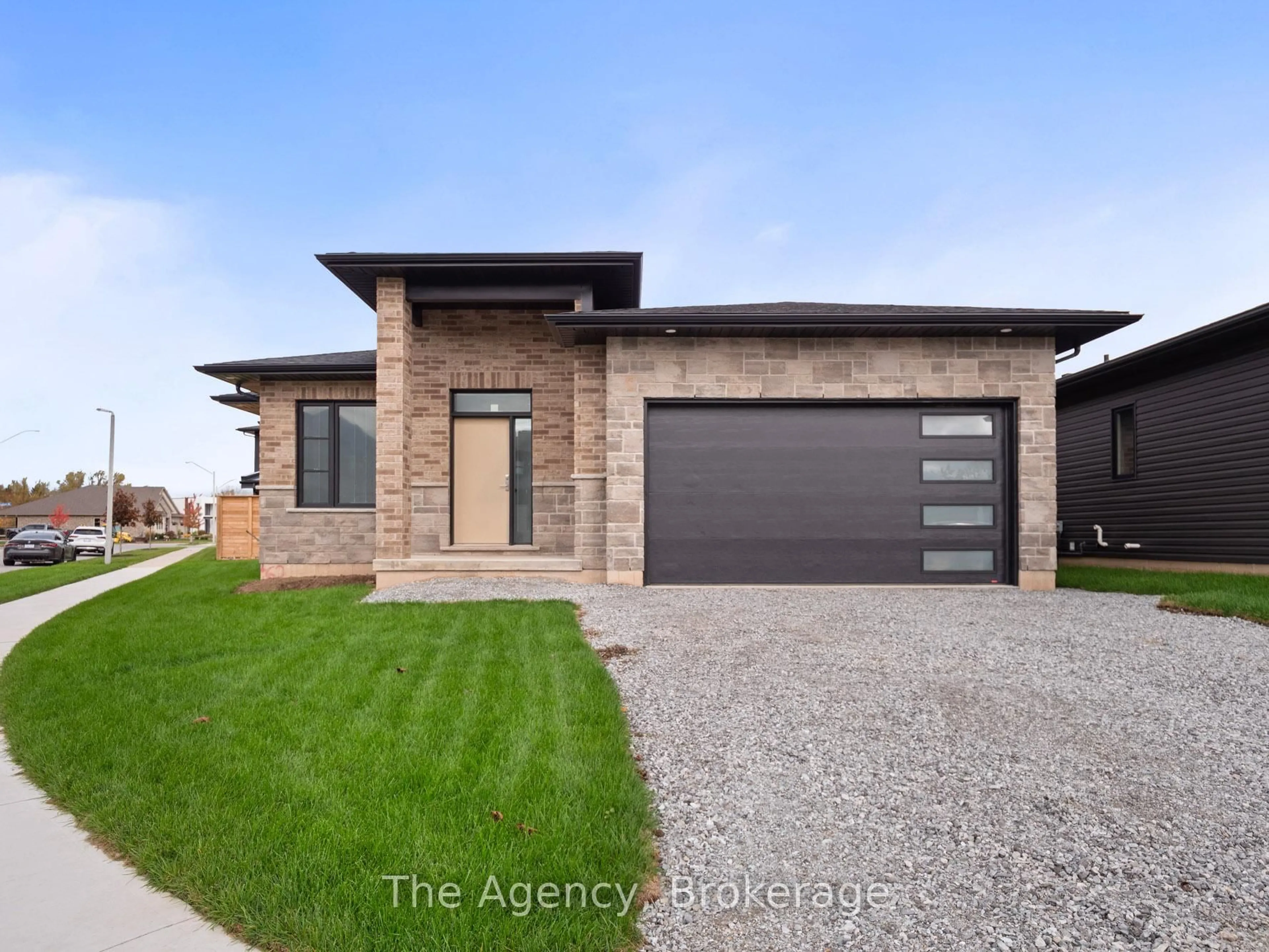 Home with brick exterior material, street for 118 Willowbrook Dr, Welland Ontario L3C 0G2