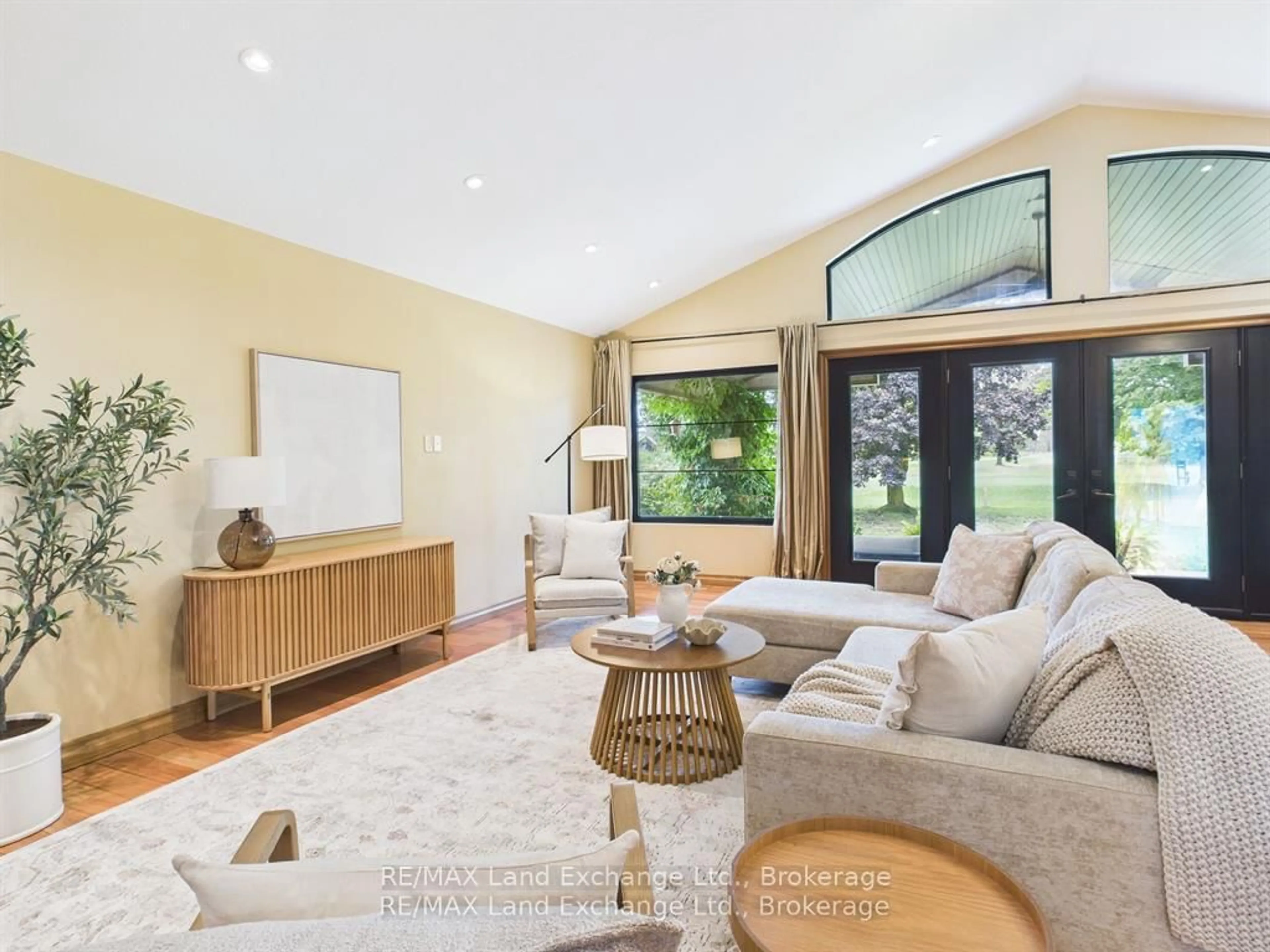 Living room with furniture, unknown for 203 Campbell Cres, Kincardine Ontario N2Z 1B9