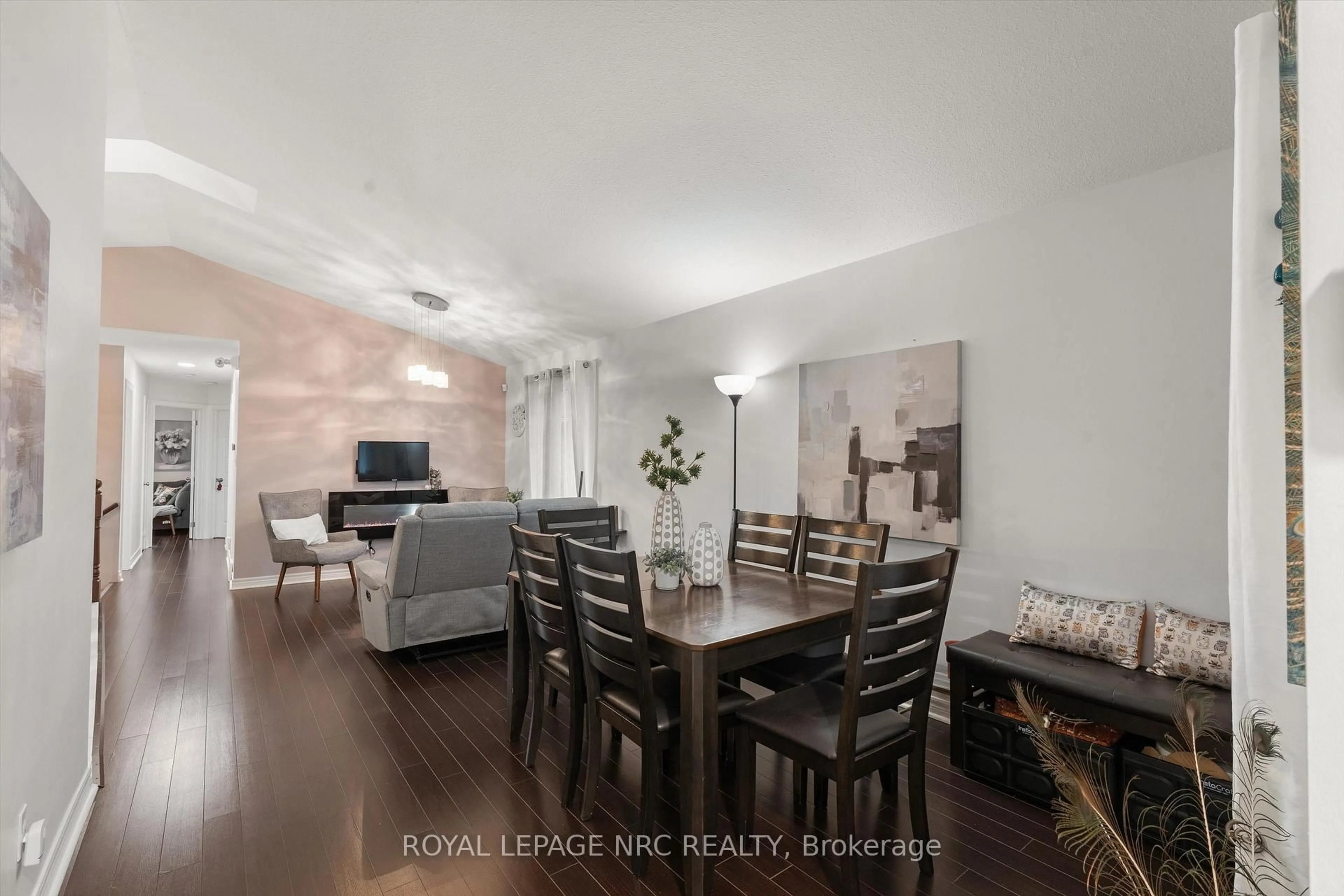 Unknown for 393B Glendale Ave, St. Catharines Ontario L2T 1C5