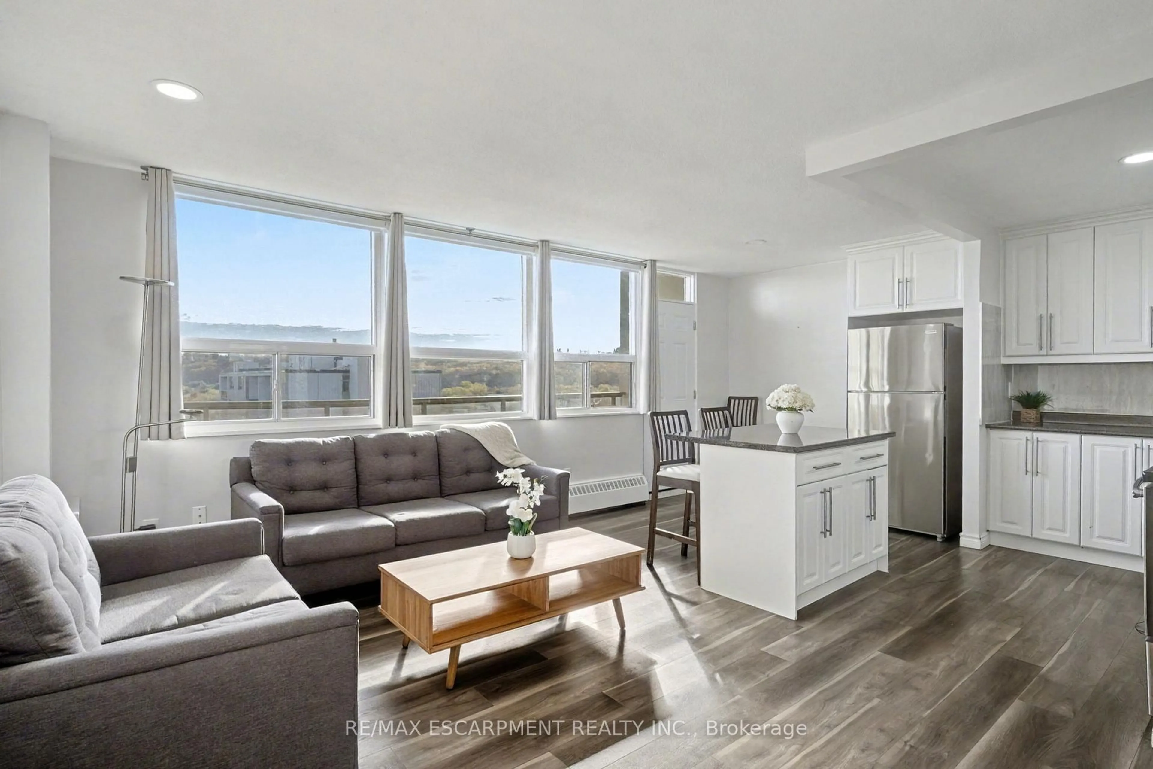 Living room with furniture, unknown for 15 Nicklaus Dr #1001, Hamilton Ontario L8K 5J5