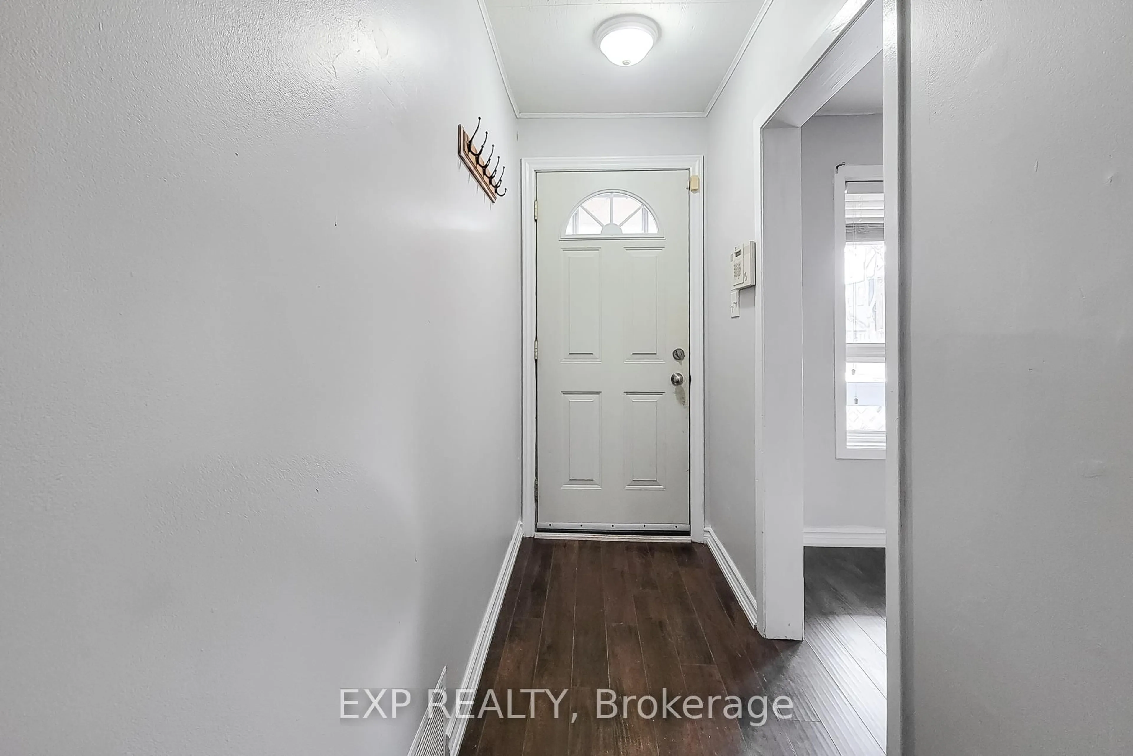 Indoor entryway for 101 Sherman Ave, Hamilton Ontario L8L 6M3