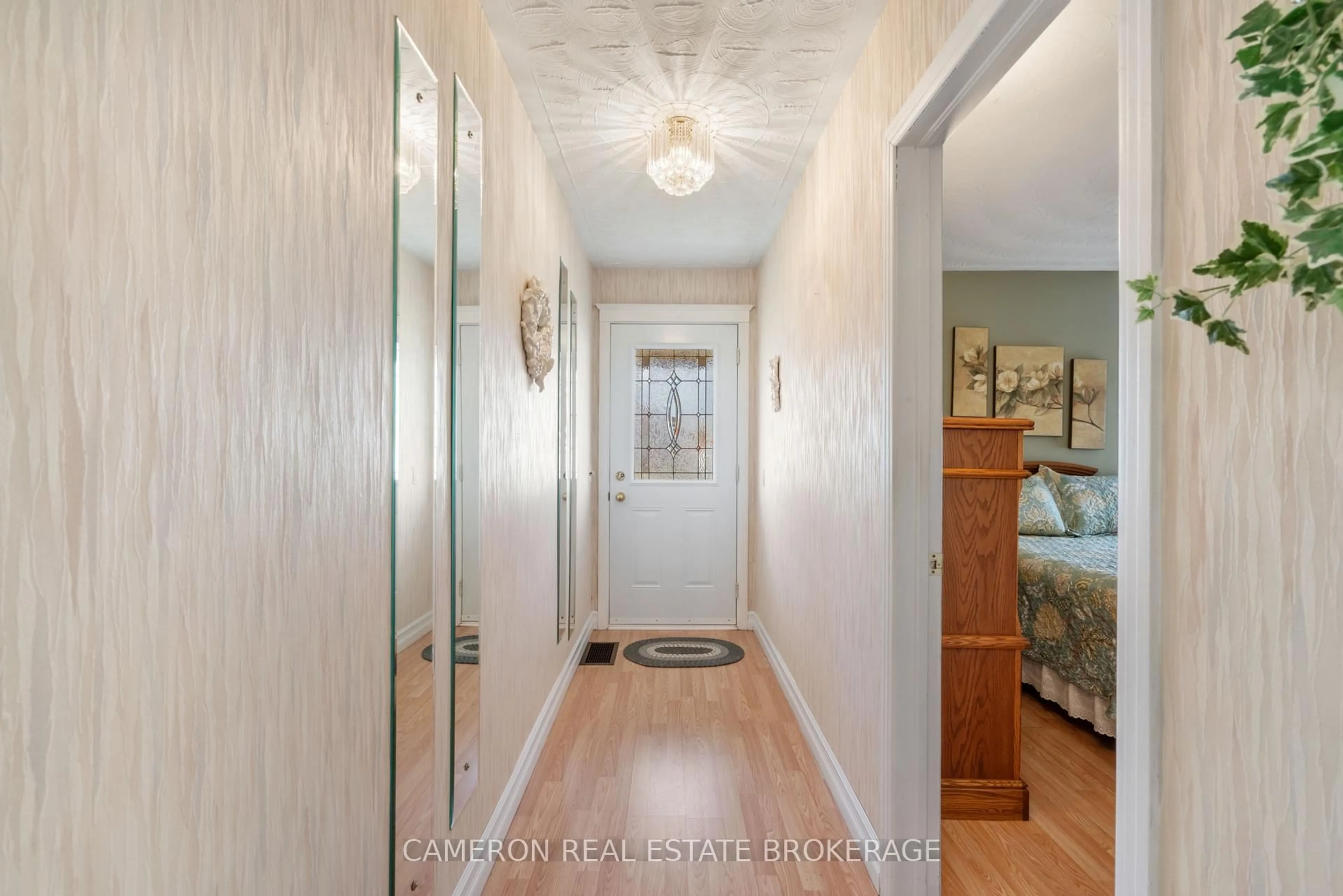 Indoor entryway for 262 Sunnyside Ave, Cornwall Ontario K6H 3E4
