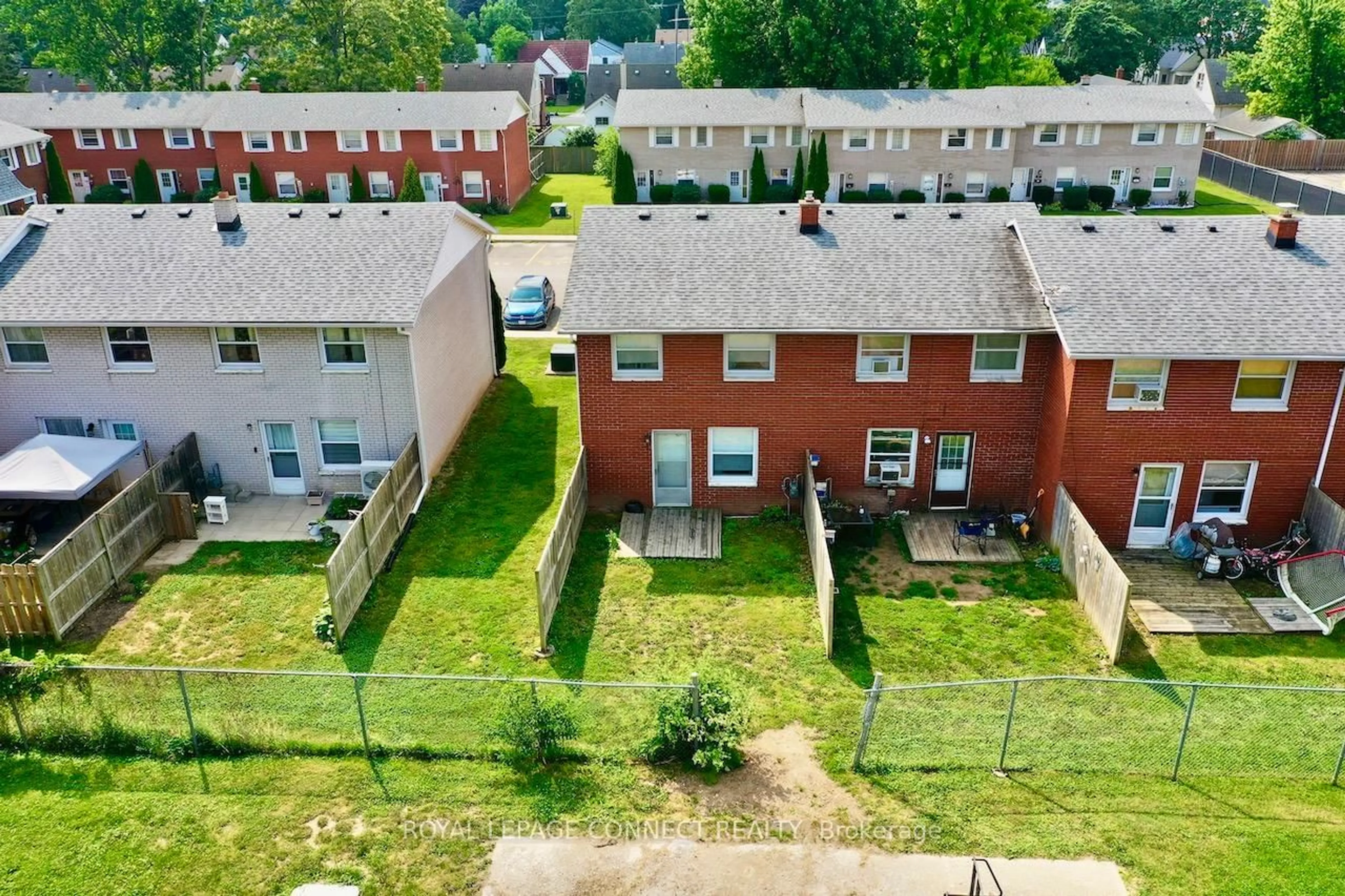 A pic from outside/outdoor area/front of a property/back of a property/a pic from drone, street for 35 Orchard Pl, Chatham-Kent Ontario N7M 1A6