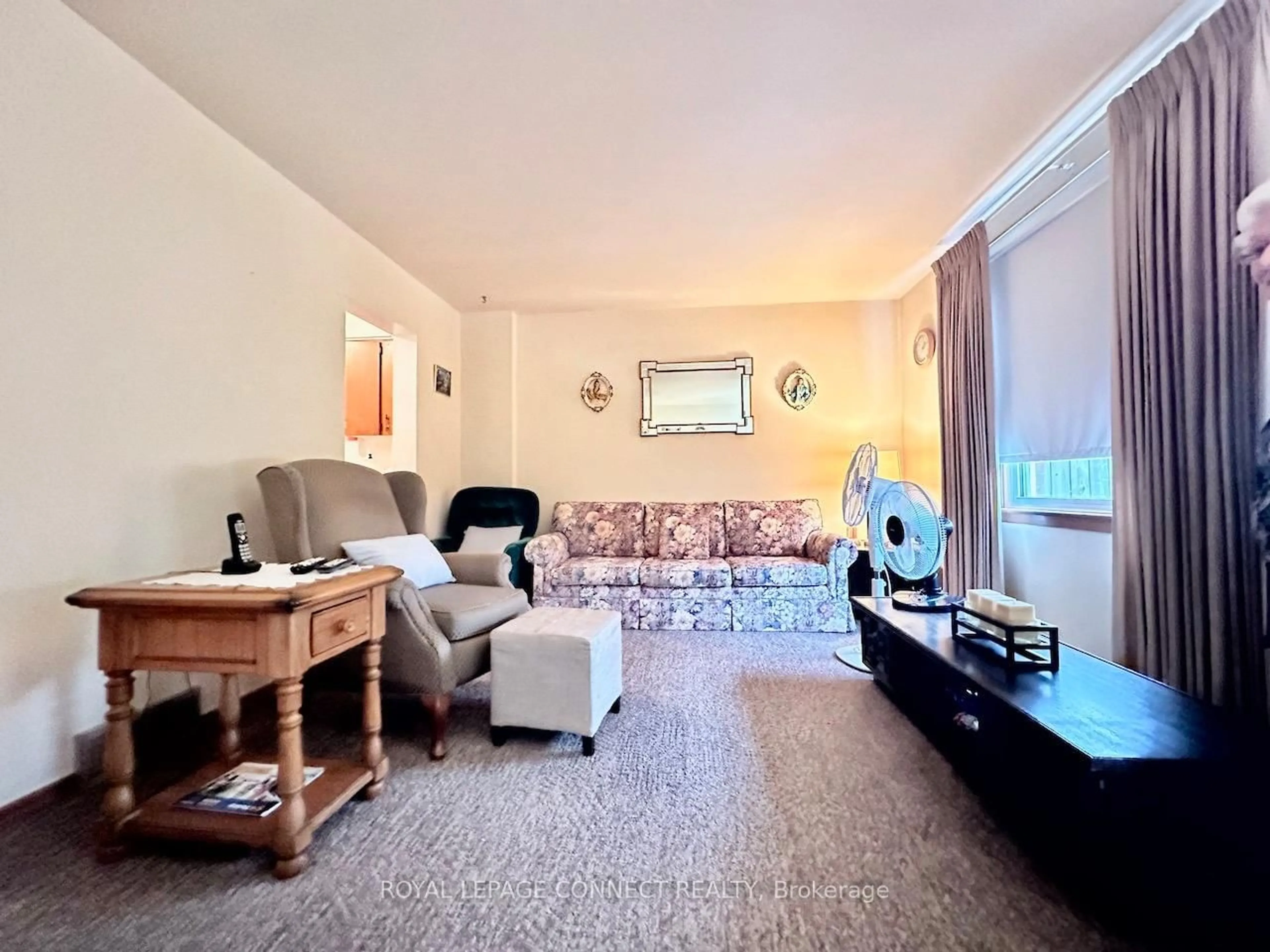 Living room with furniture, unknown for 35 Orchard Pl, Chatham-Kent Ontario N7M 1A6