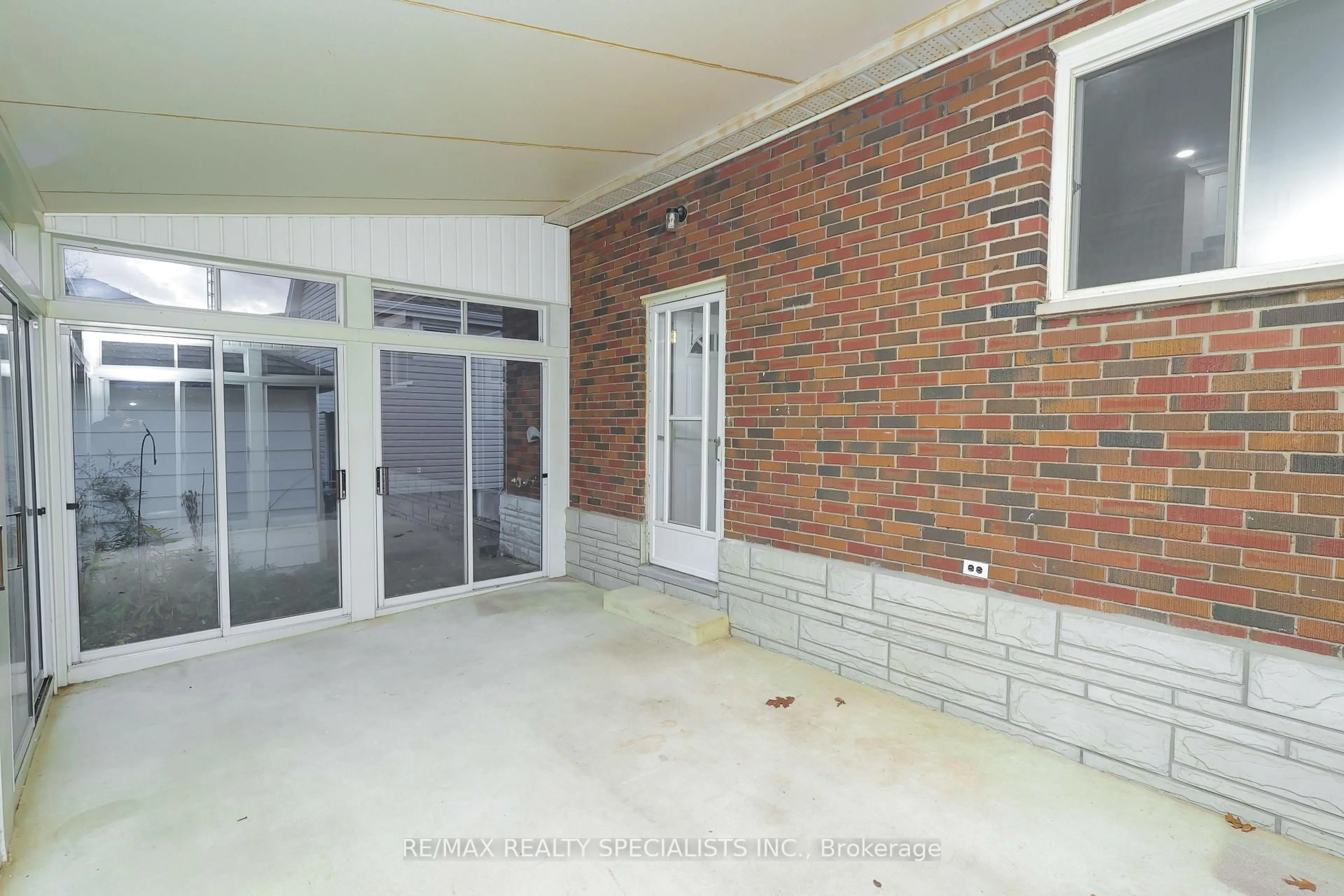 Unknown for 6360 Ash St, Niagara Falls Ontario L2G 2H5