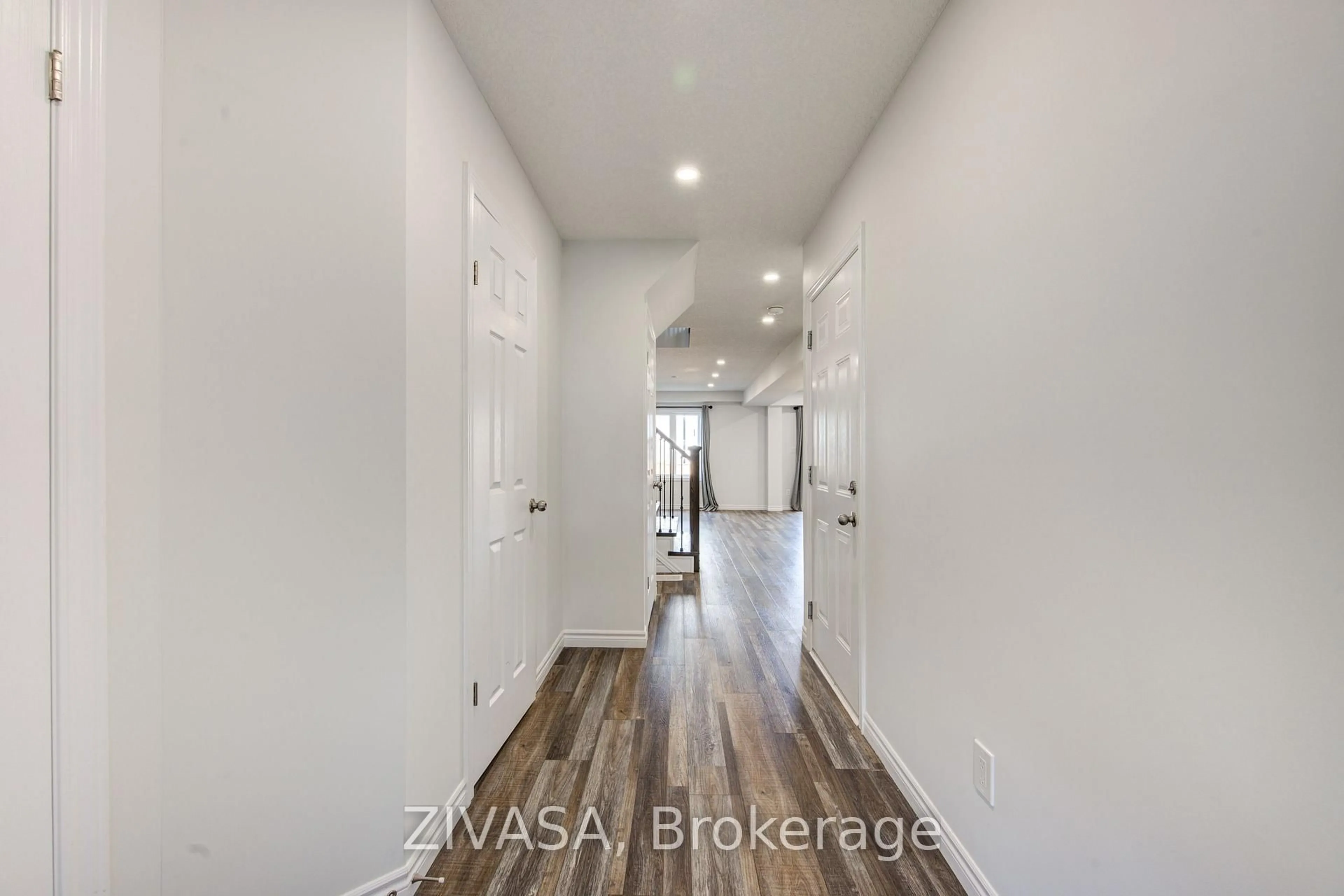 Indoor entryway for 3169 Turner Cres, London South Ontario N6M 0J3