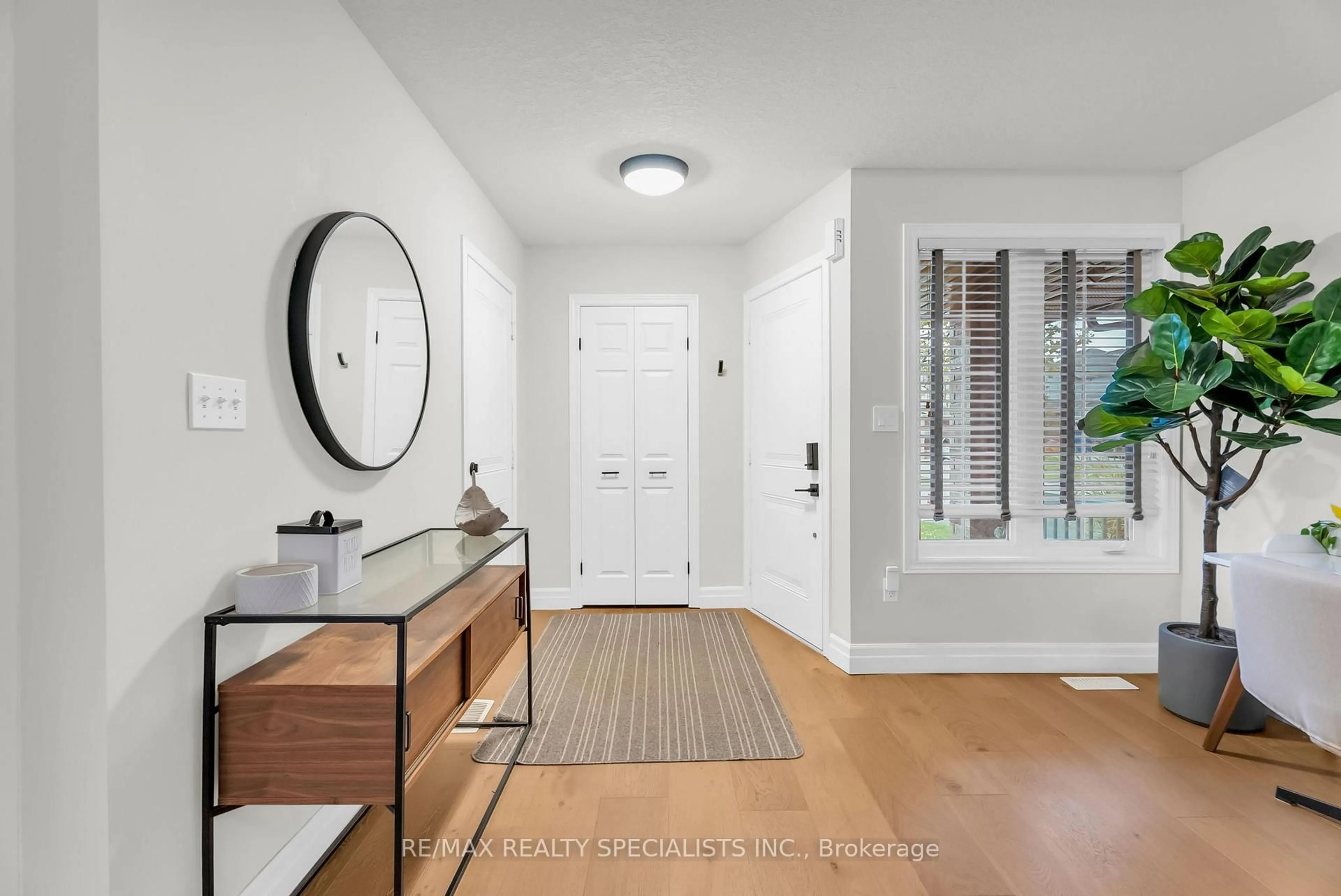 Indoor entryway for 25 Maude Lane, Guelph Ontario N1E 0G3