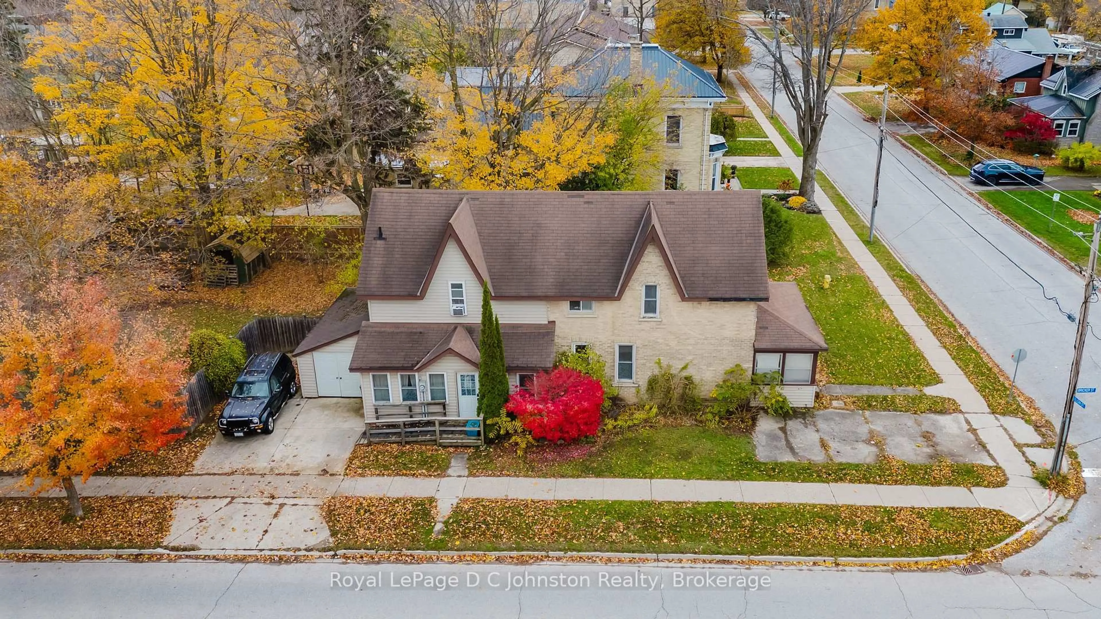 A pic from outside/outdoor area/front of a property/back of a property/a pic from drone, street for 643 Elgin St, Saugeen Shores Ontario N0H 2C0