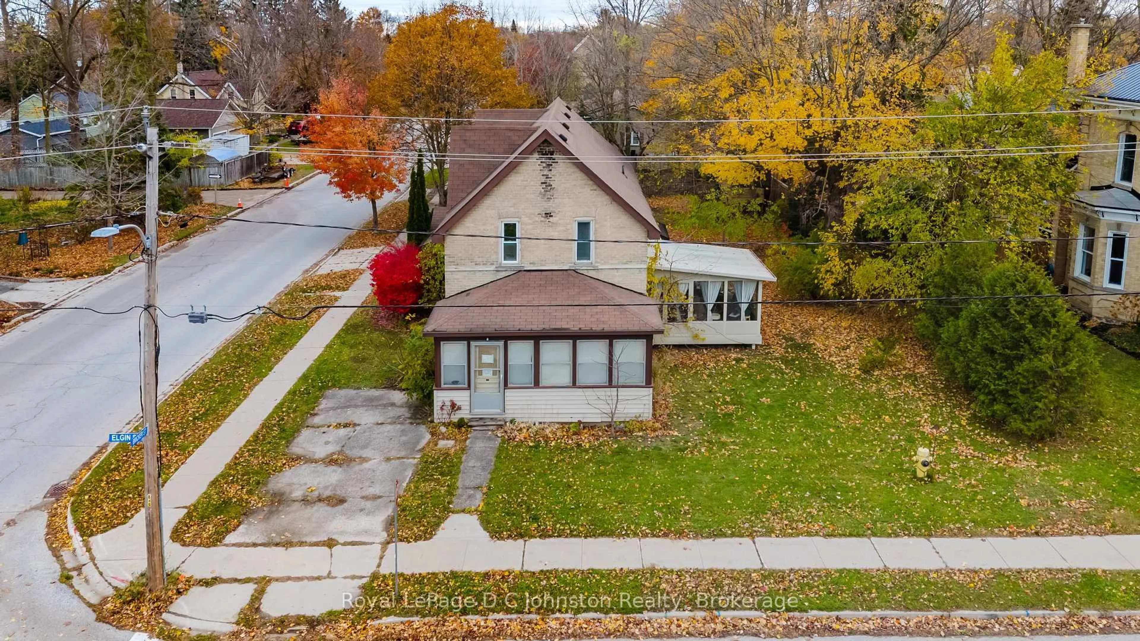 A pic from outside/outdoor area/front of a property/back of a property/a pic from drone, street for 643 Elgin St, Saugeen Shores Ontario N0H 2C0