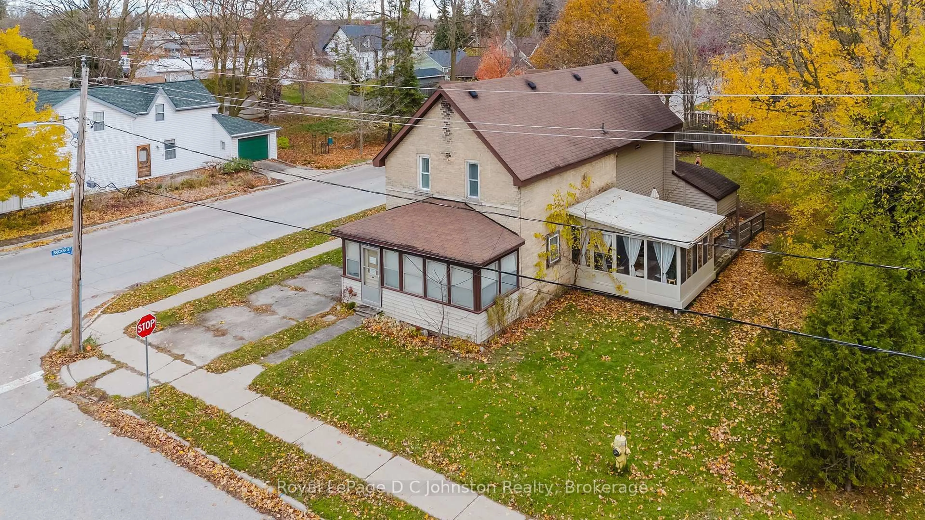 A pic from outside/outdoor area/front of a property/back of a property/a pic from drone, street for 643 Elgin St, Saugeen Shores Ontario N0H 2C0