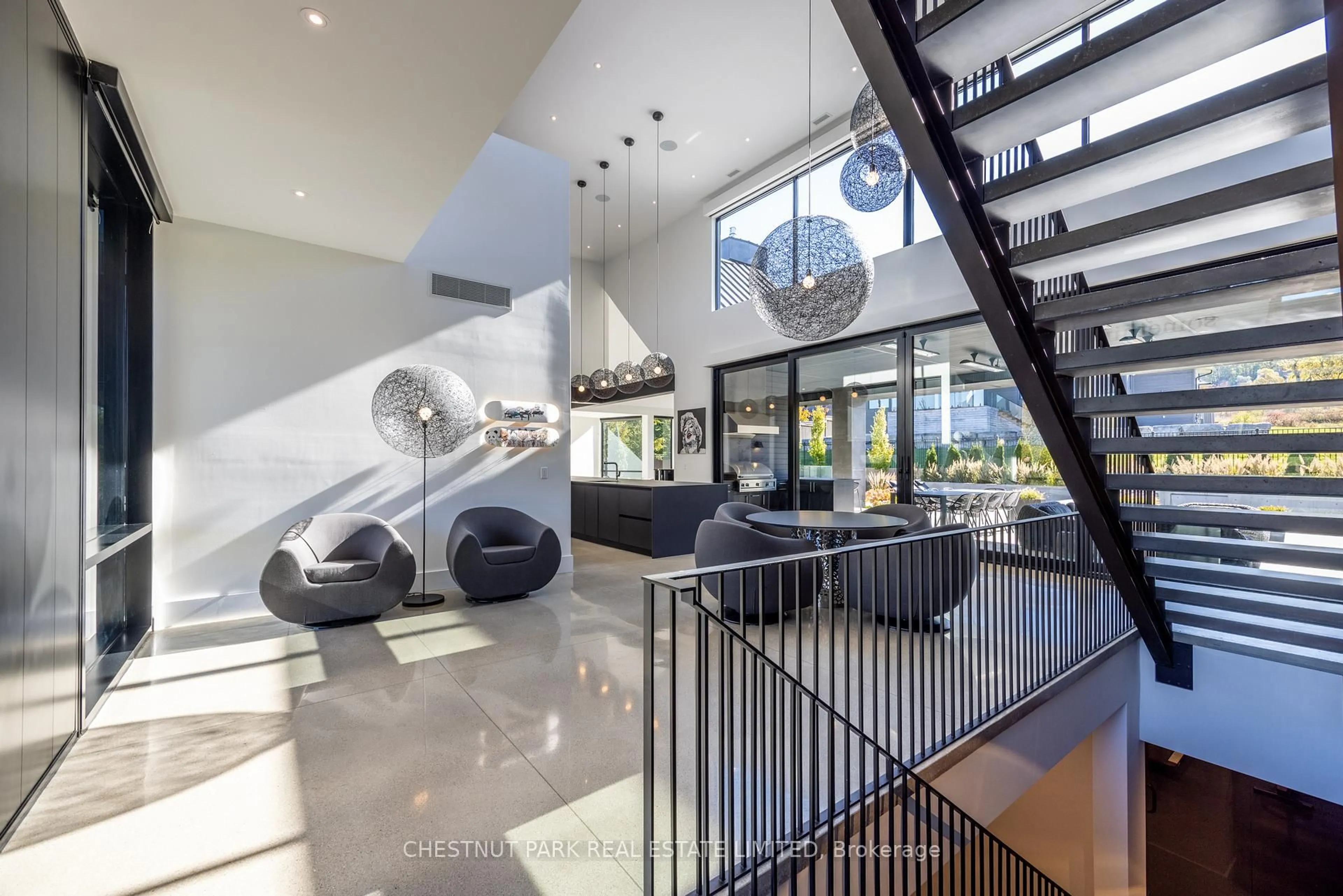 Indoor foyer for 112 Stone Zack Lane, Blue Mountains Ontario N0H 1J0