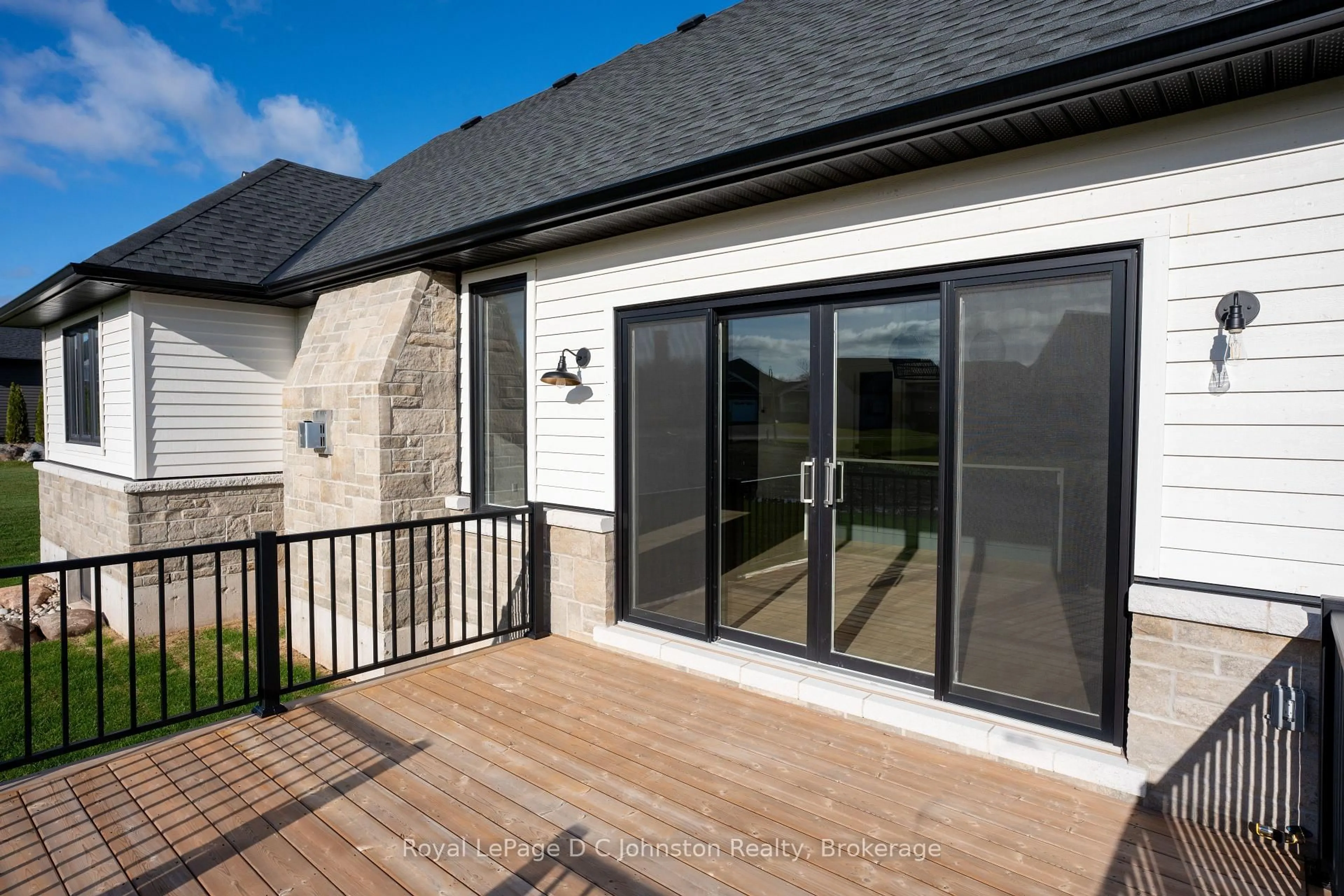 Patio, street for 546 ALGONQUIN Tr, Georgian Bluffs Ontario N0H 1S0