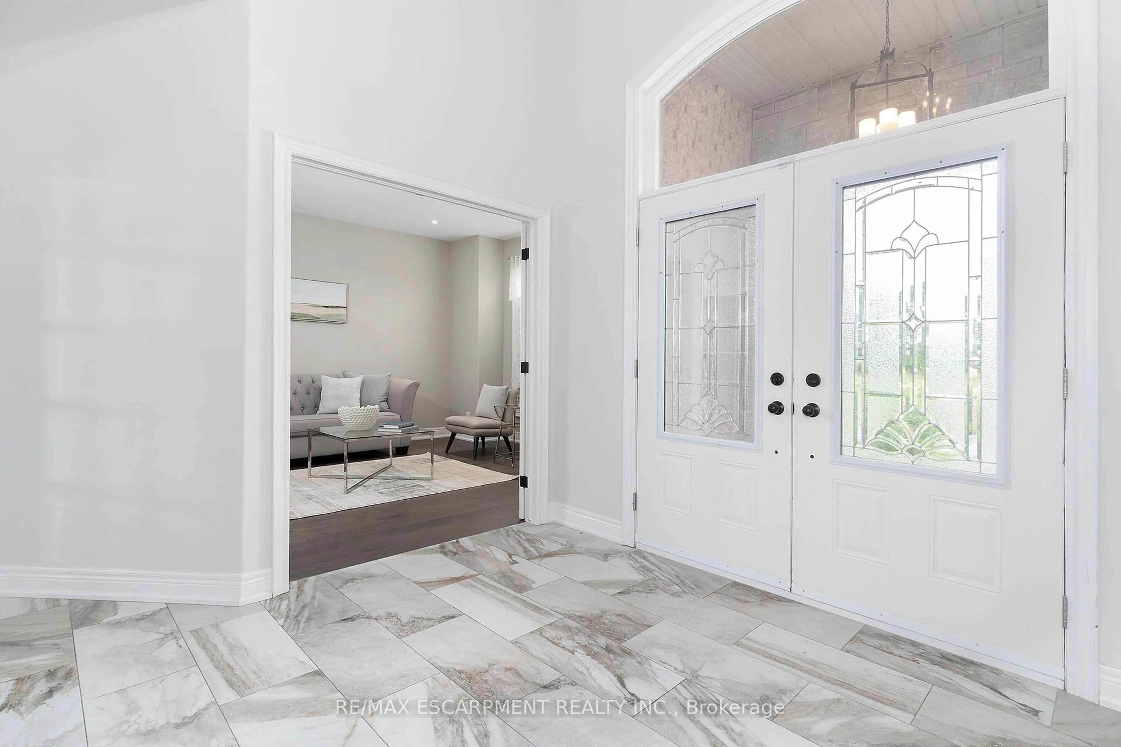 Indoor entryway for 270 Farr St, Pelham Ontario L0S 1C0