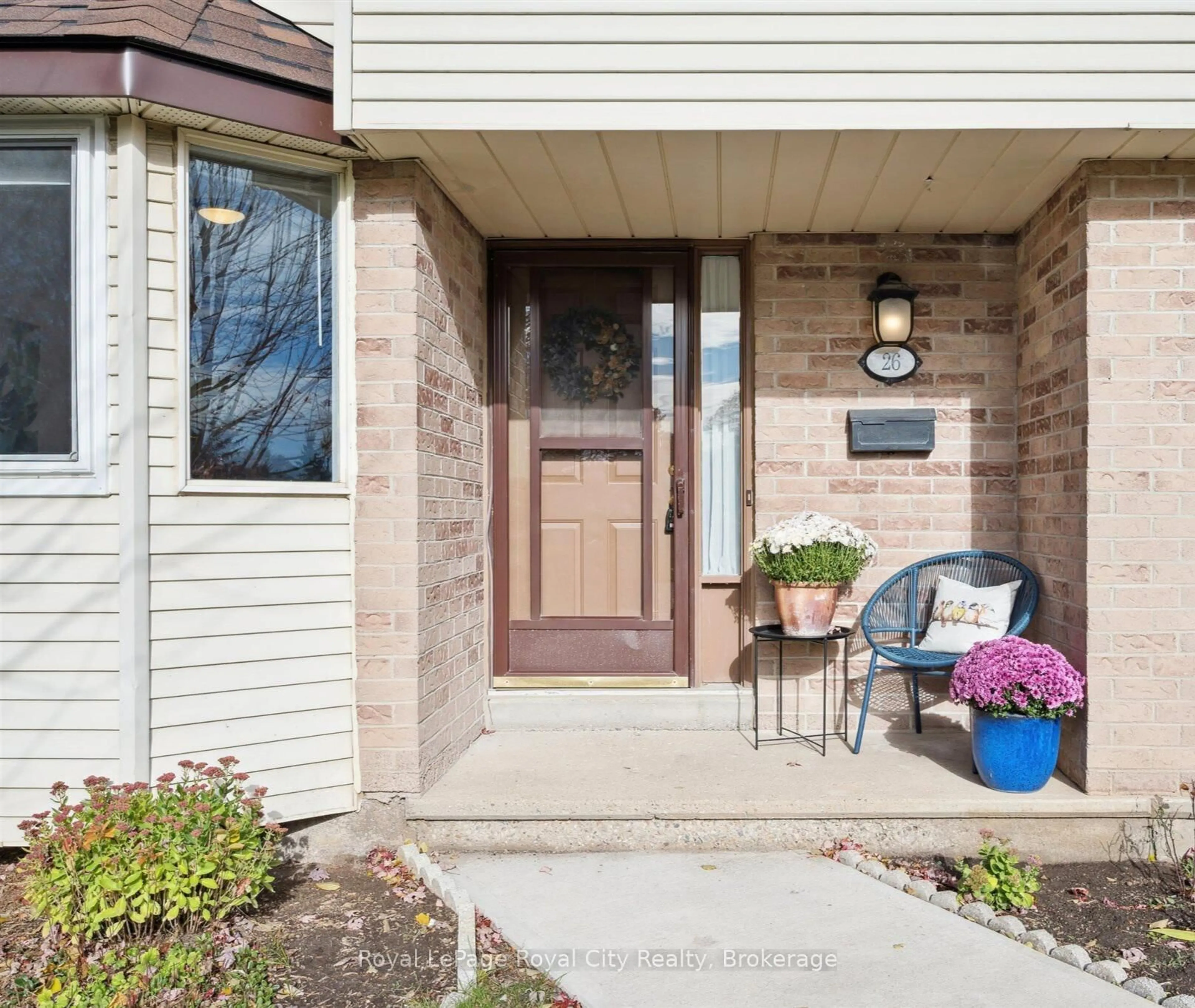 Indoor entryway for 40 Silvercreek Pkwy #26, Guelph Ontario N1H 7X5