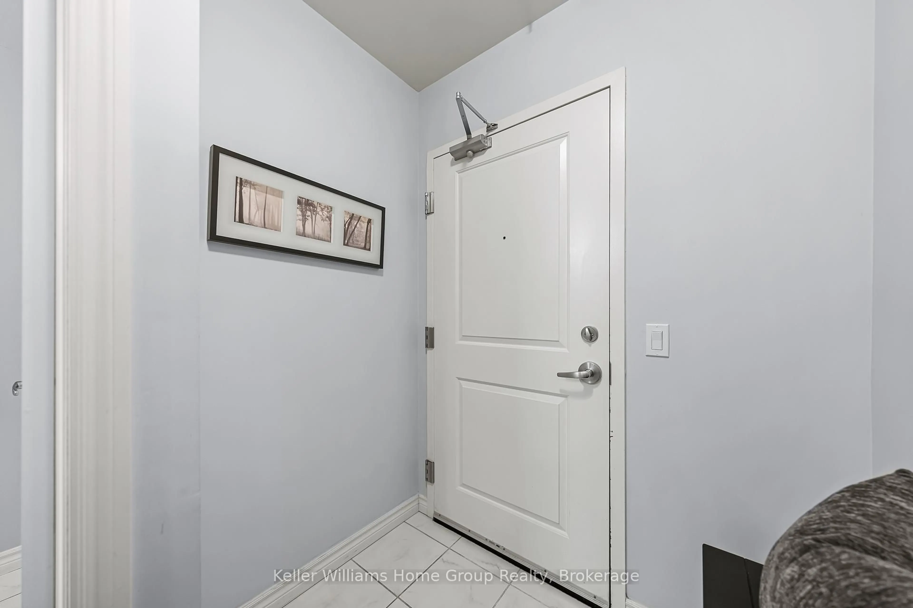 Indoor entryway for 1280 Gordon St #108, Guelph Ontario N1L 0N6