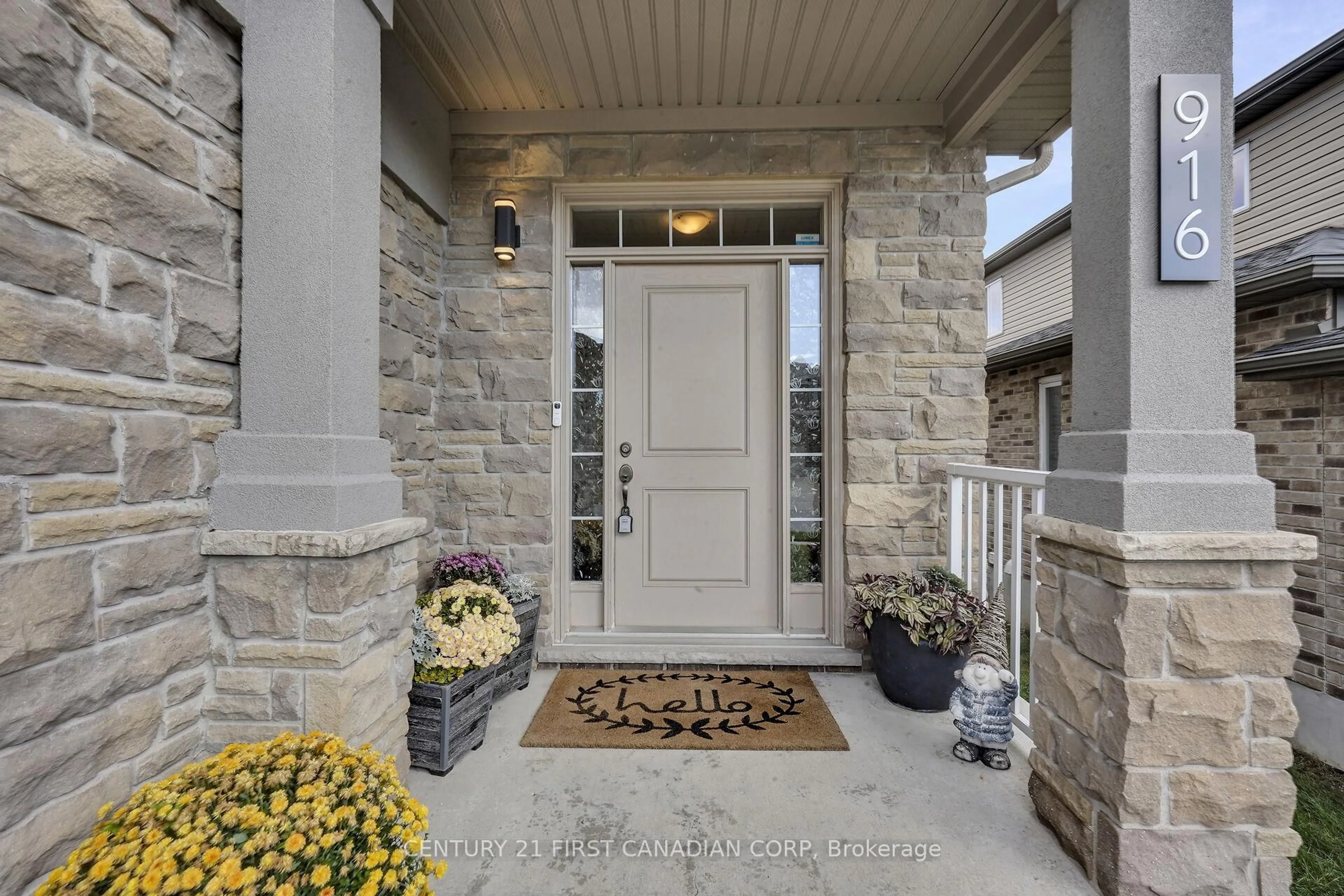 Indoor entryway for 916 Roulston St, London North Ontario N6H 0E6